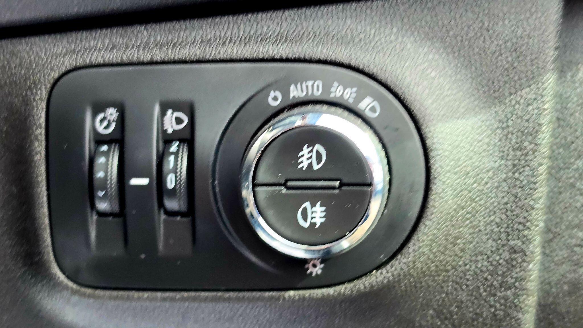Vauxhall Corsa - Image 20