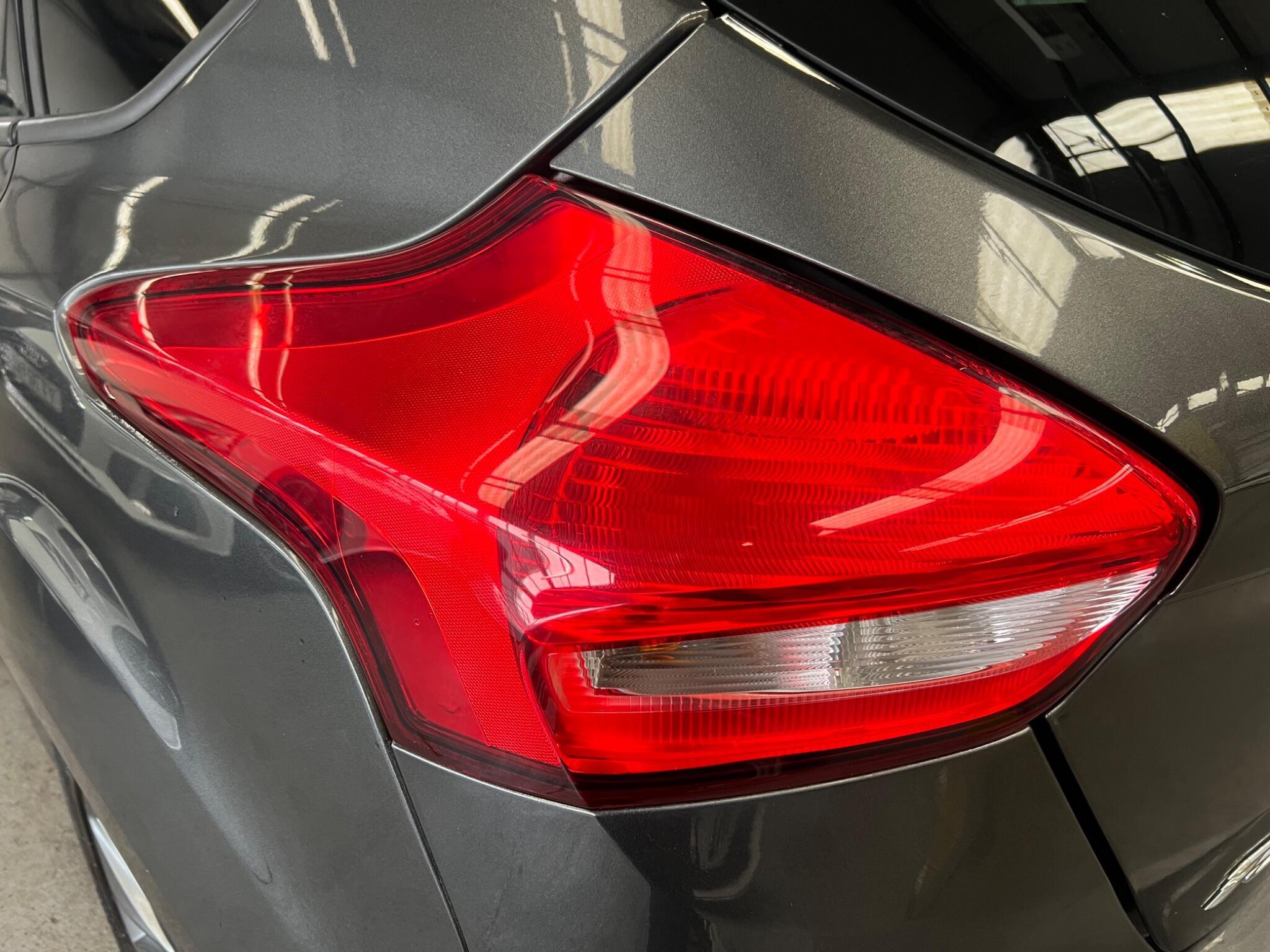 Ford Focus - Image 25