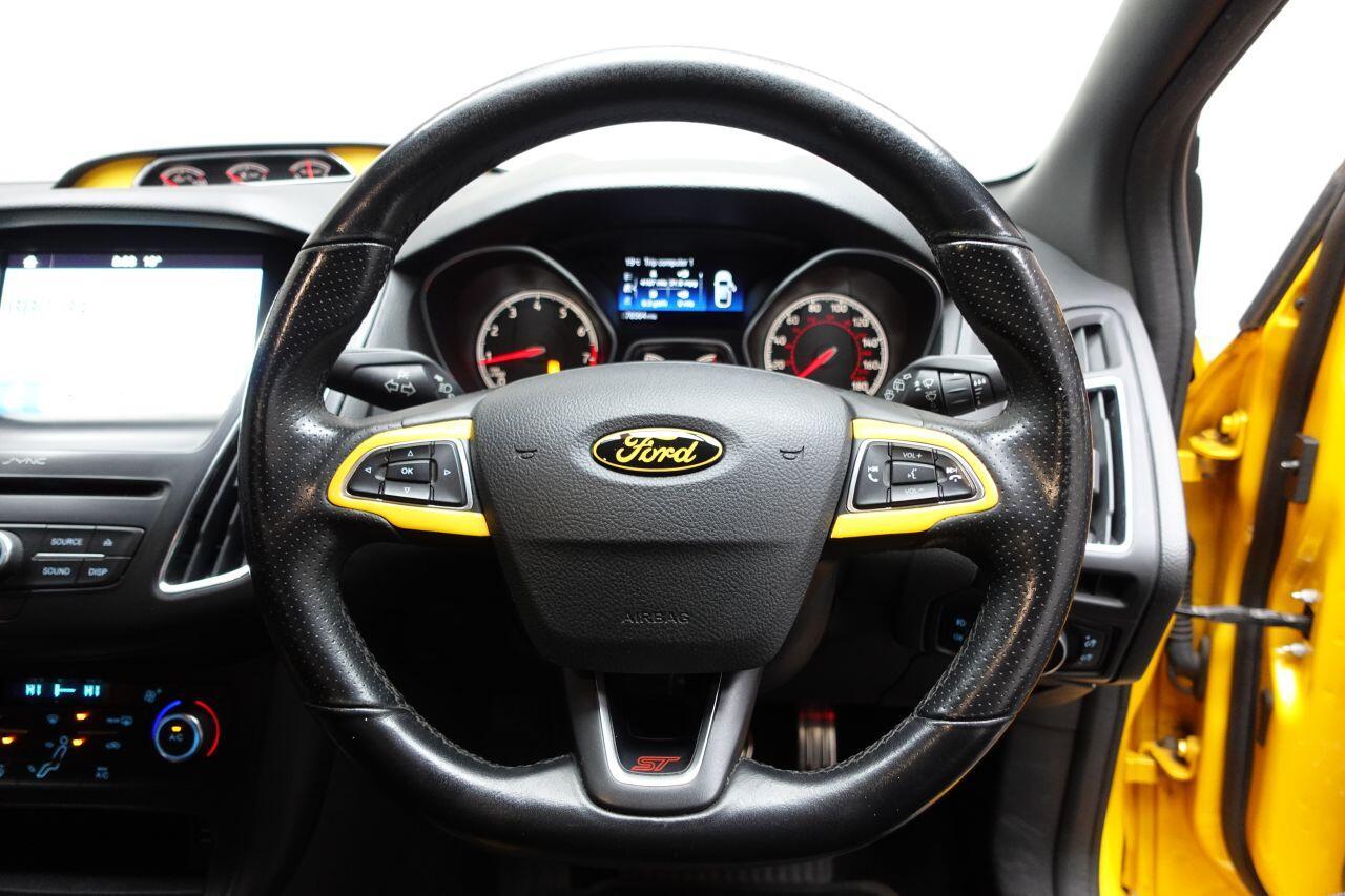 Ford Focus - Image 33