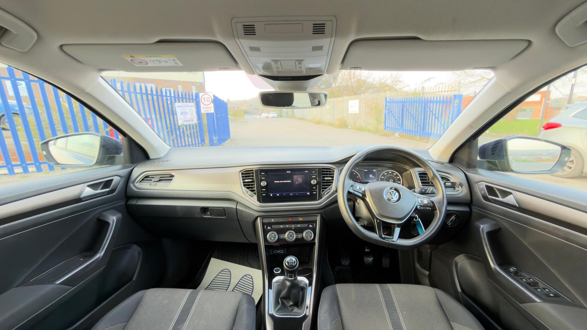 Volkswagen T-Roc - Image 21