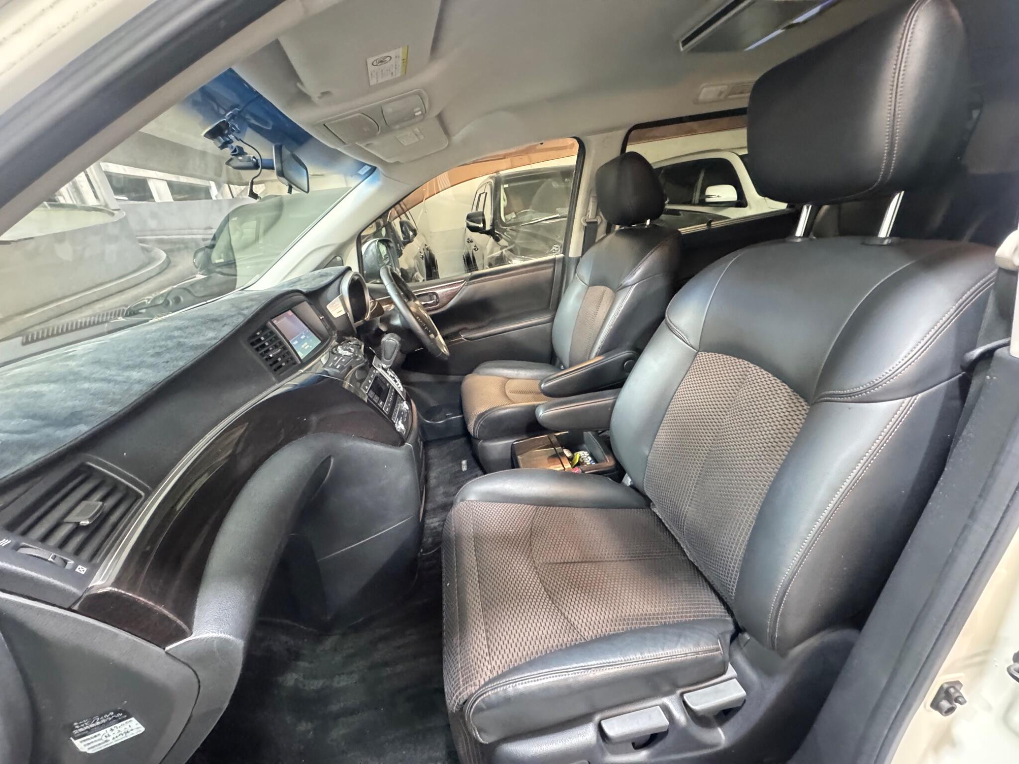 Nissan Elgrand - Image 10