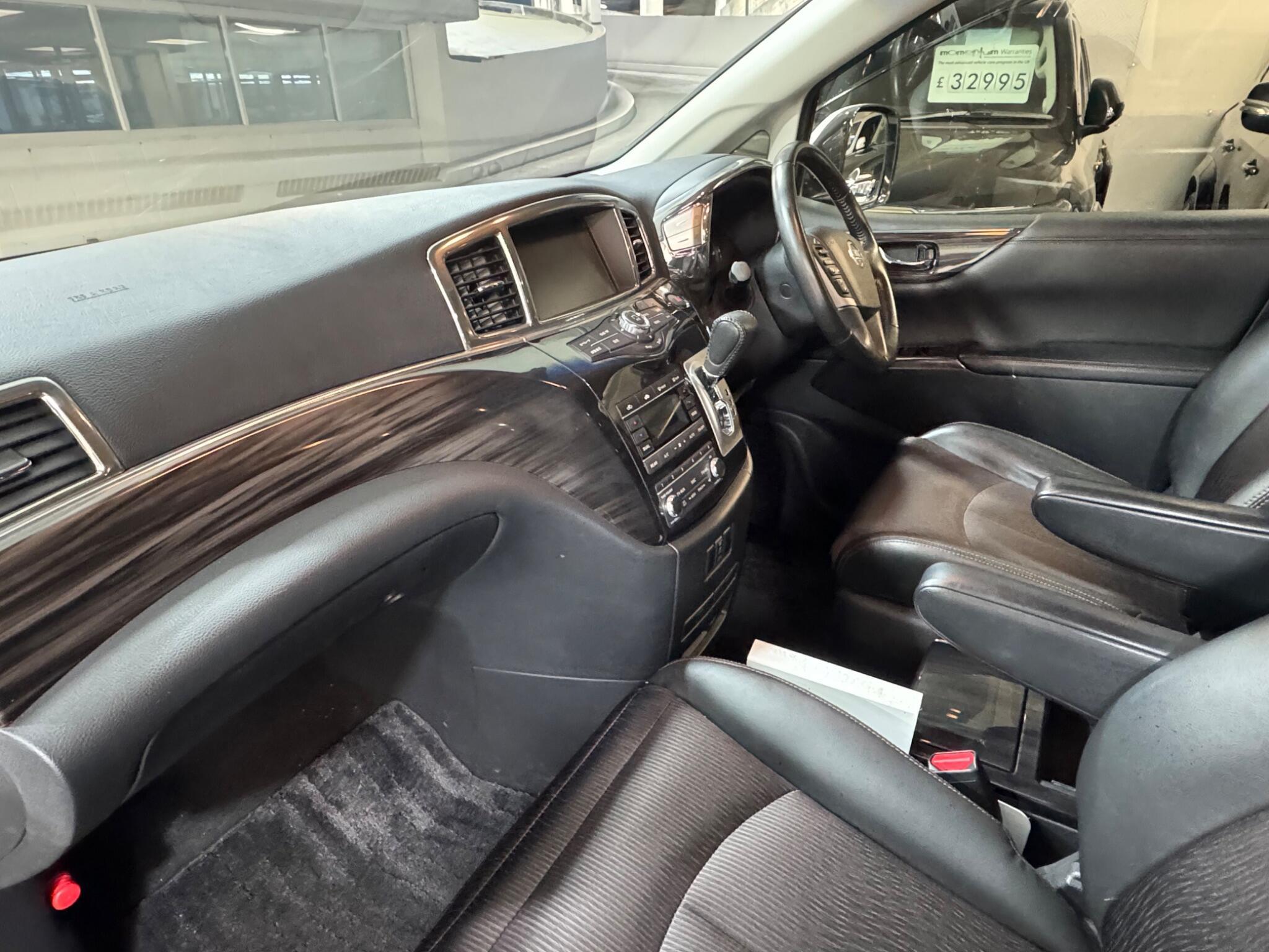 Nissan Elgrand - Image 11