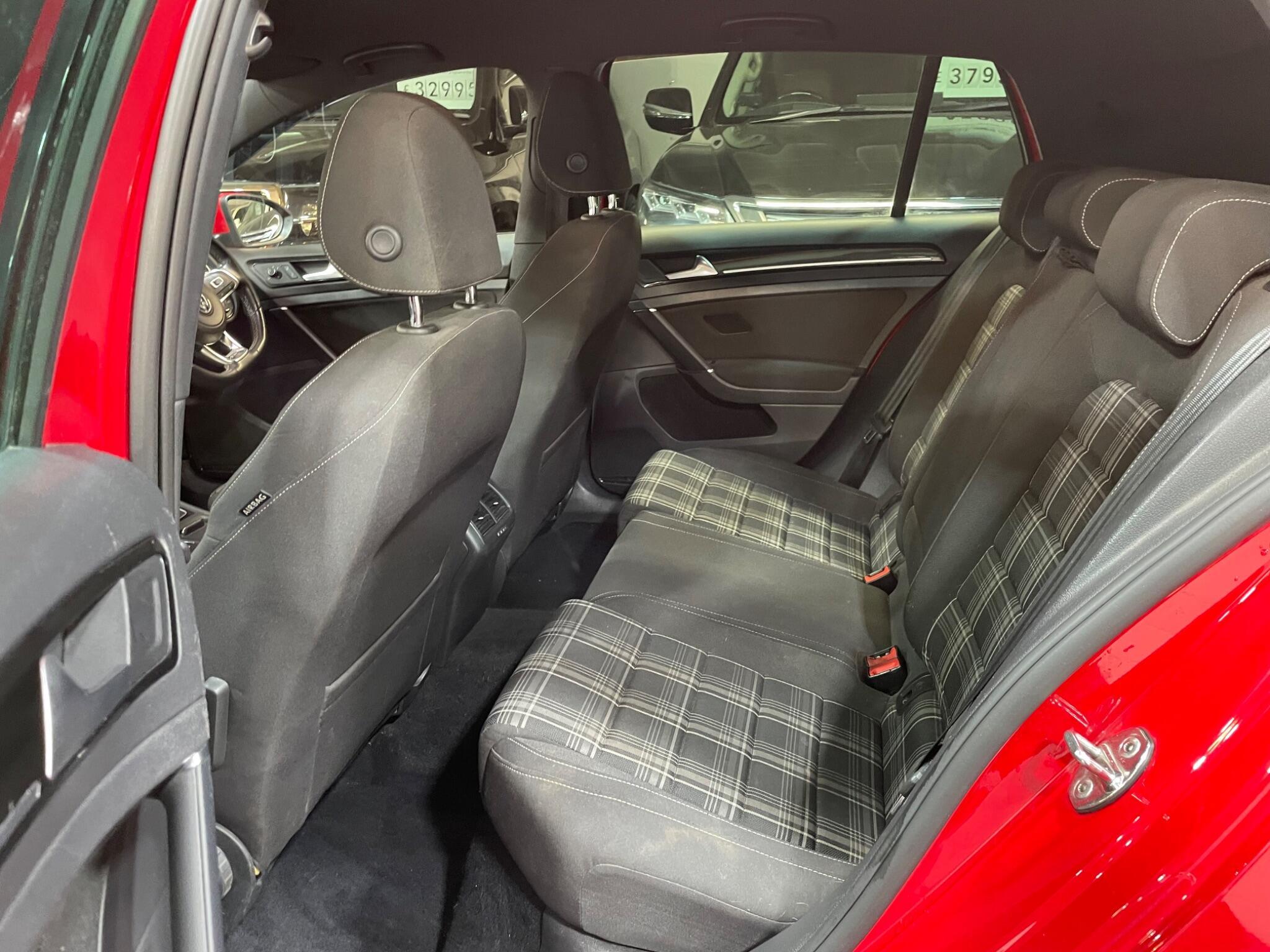 Volkswagen Golf - Image 12