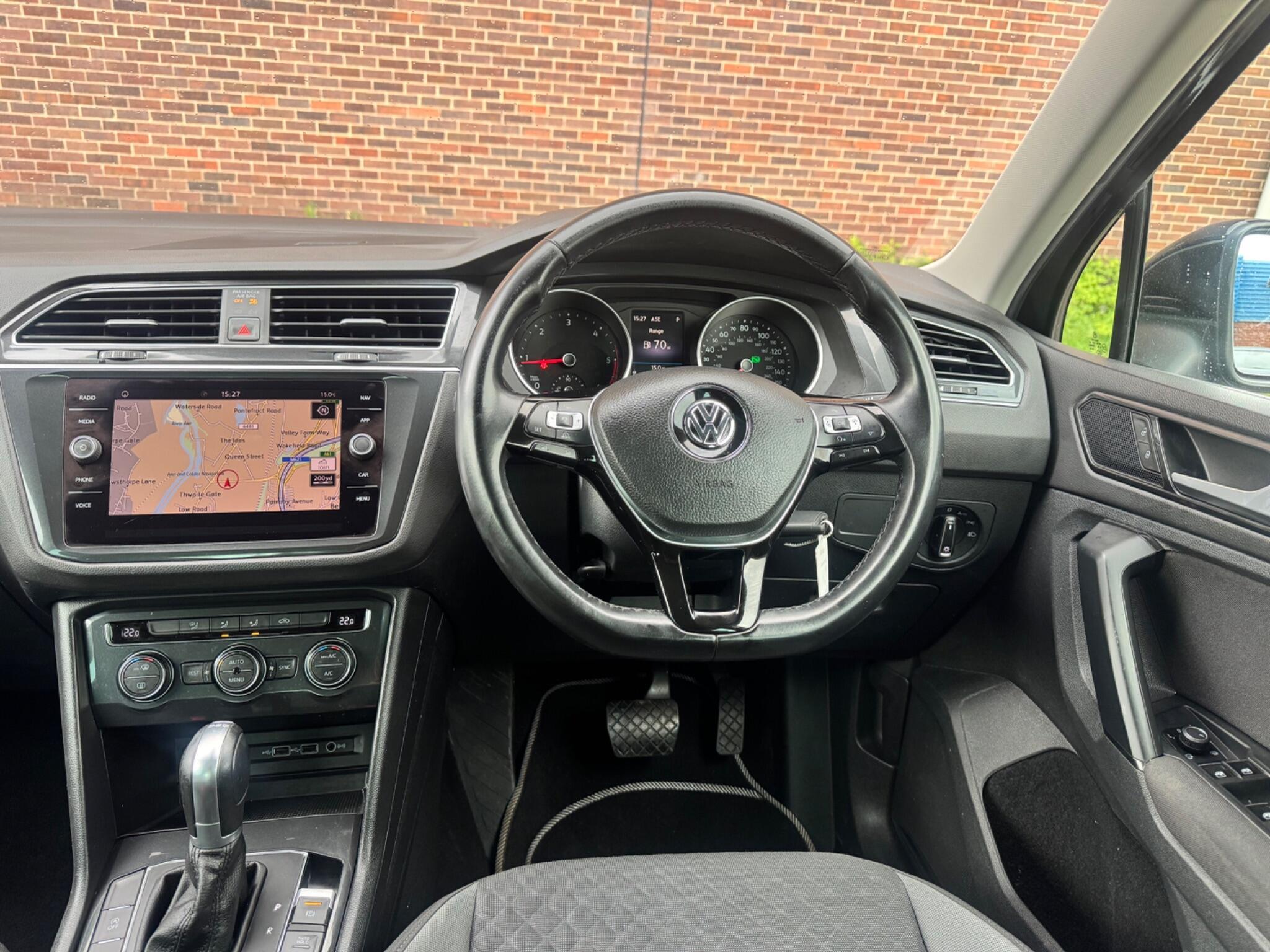 Volkswagen Tiguan - Image 10