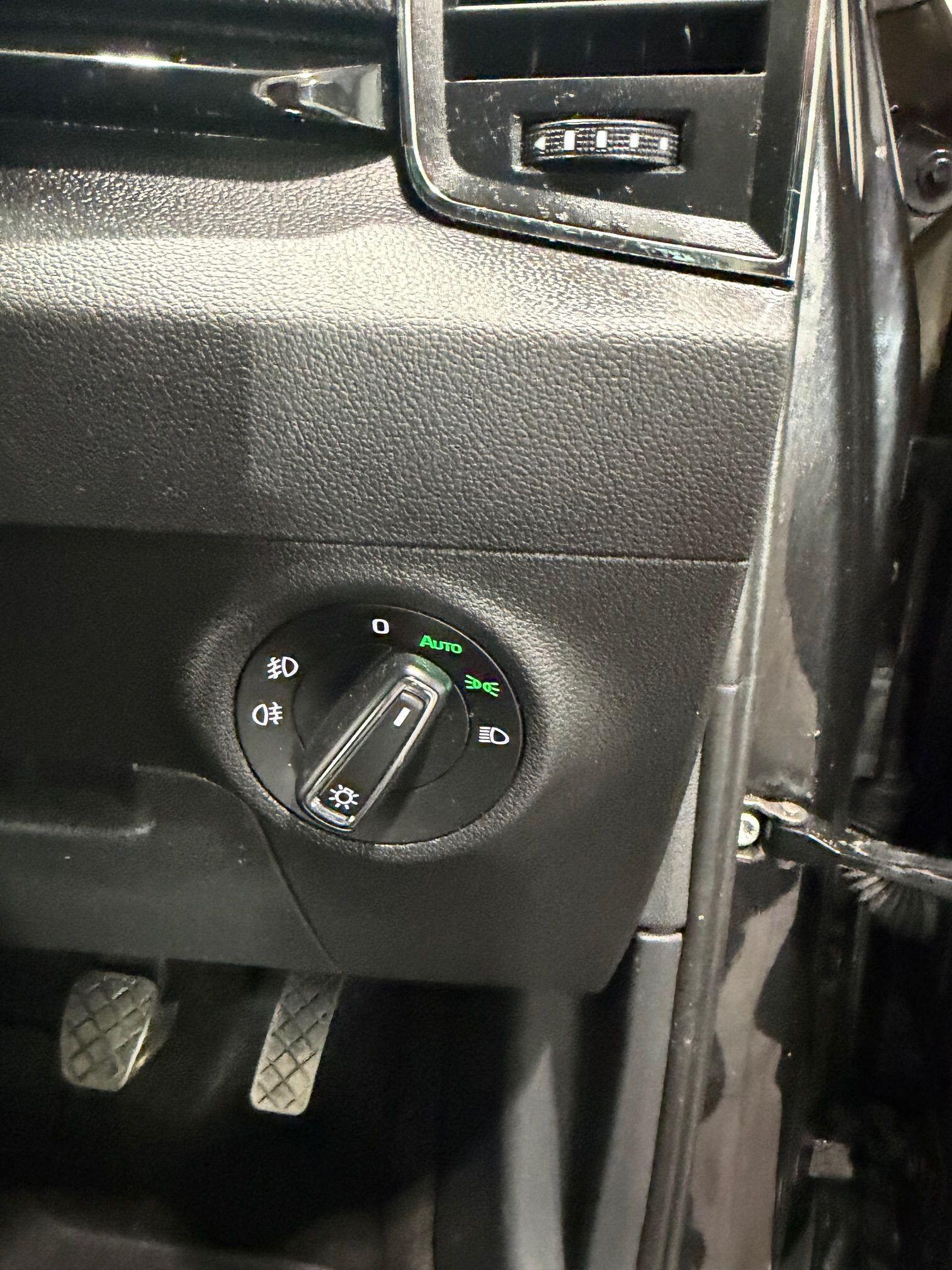 Skoda Karoq - Image 17