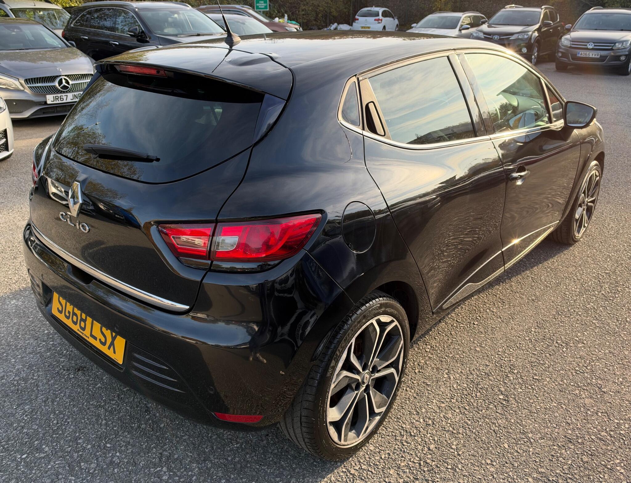Renault Clio - Image 11
