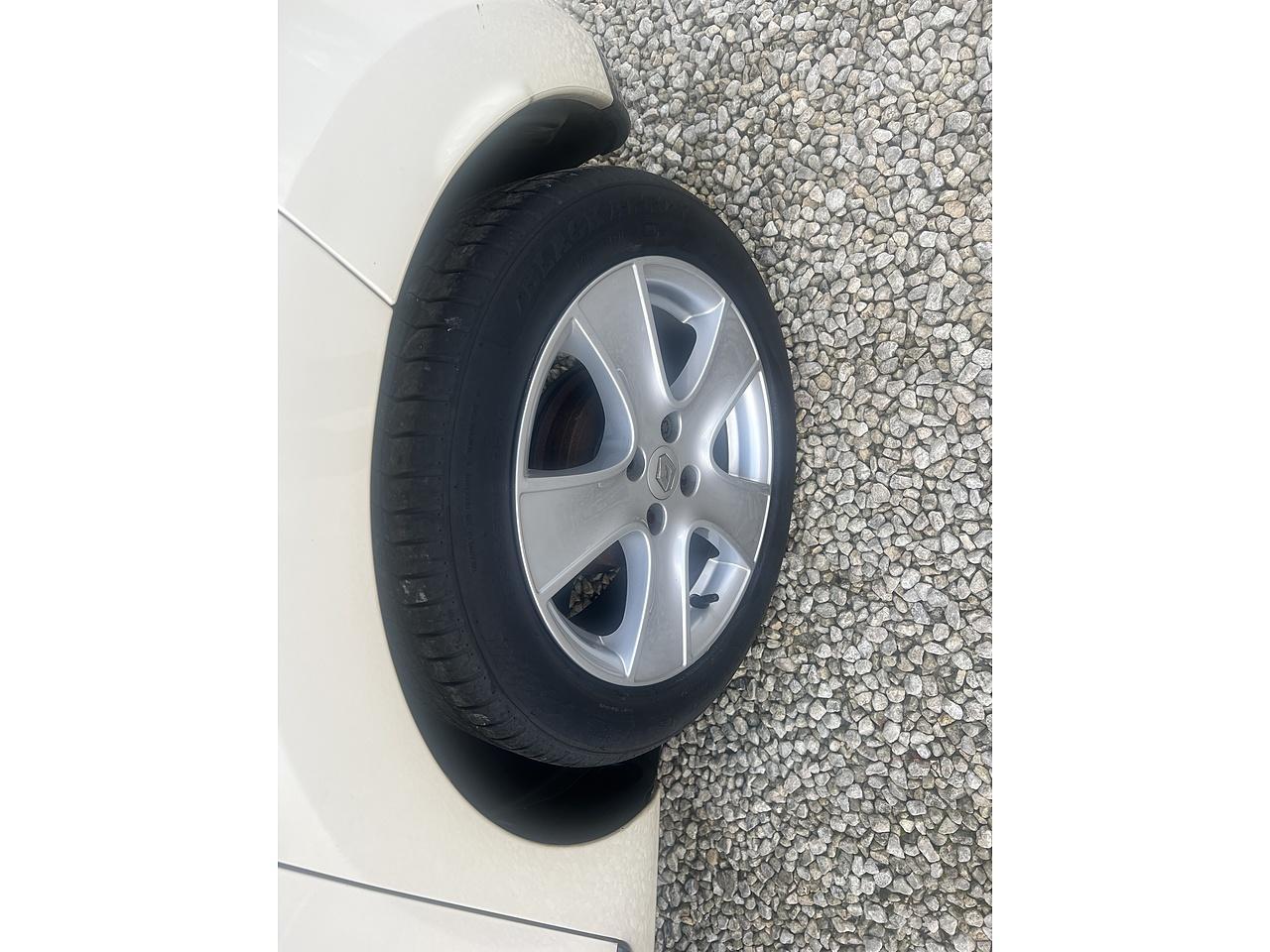 Renault Clio - Image 20