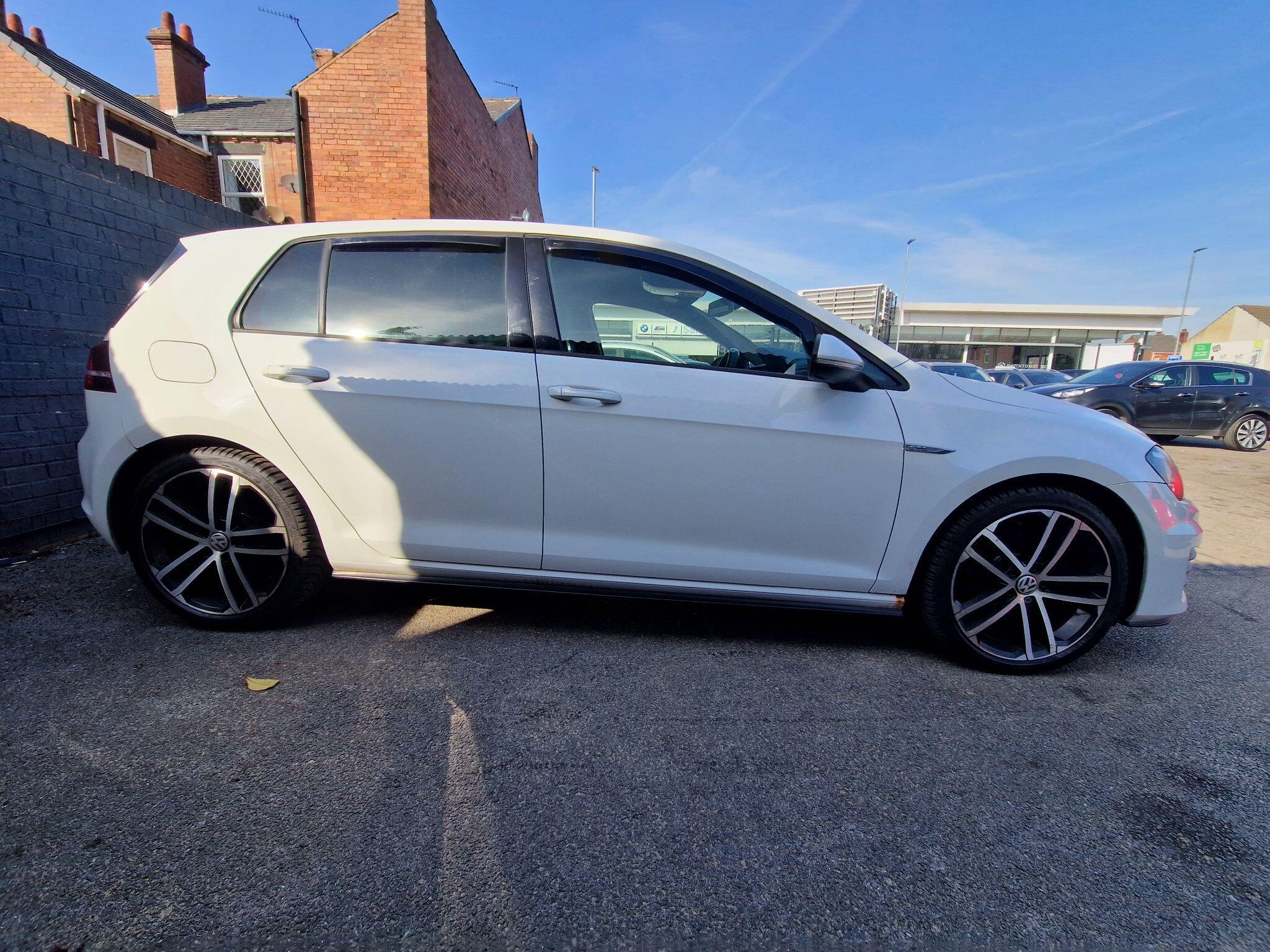Volkswagen Golf - Image 22