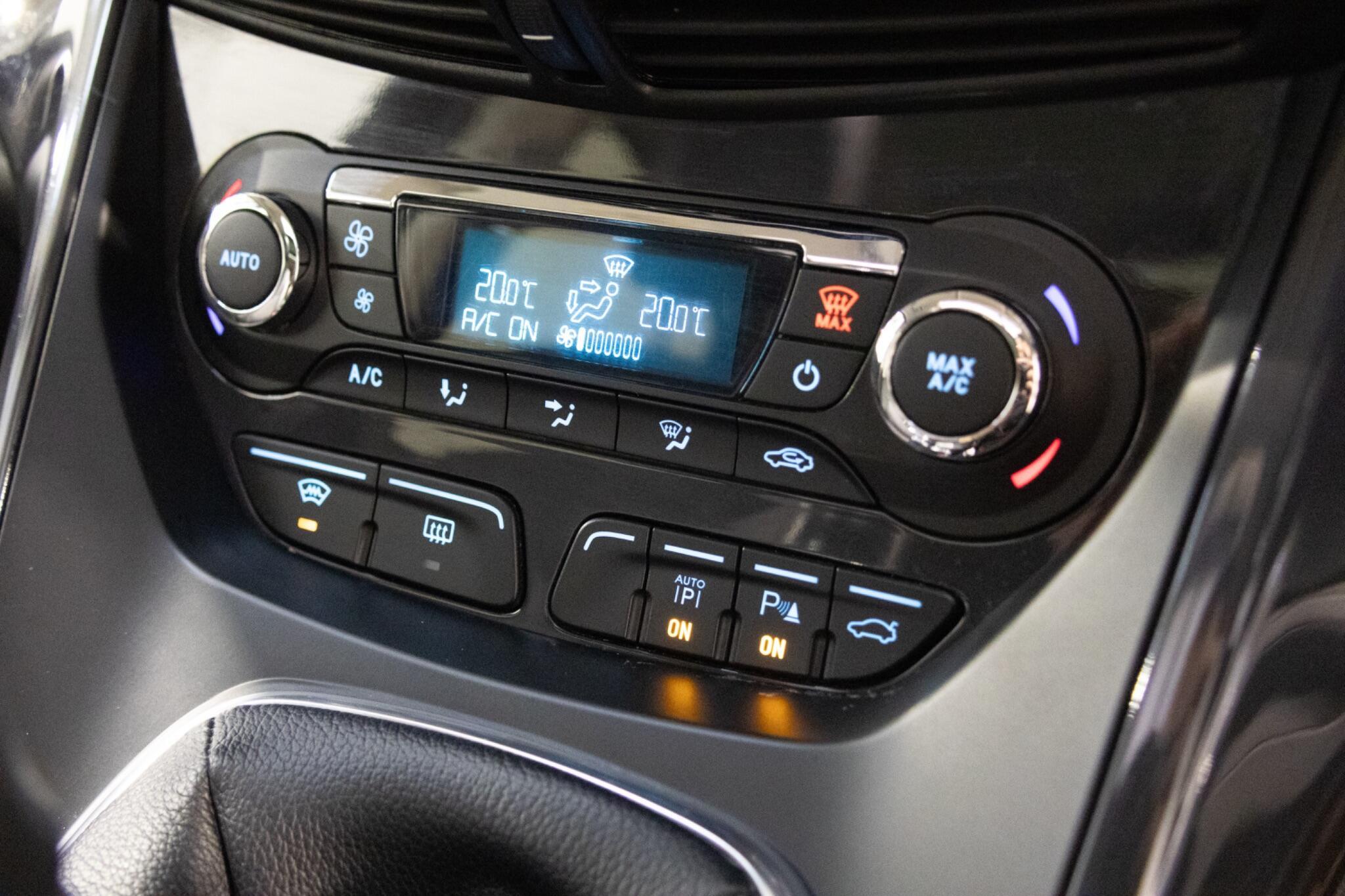 Ford Kuga - Image 22