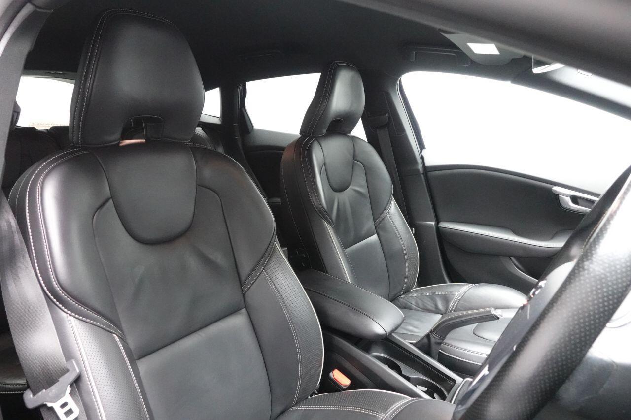 Volvo V40 - Image 30