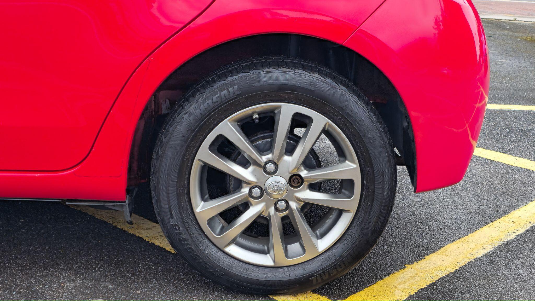 Toyota Yaris - Image 13