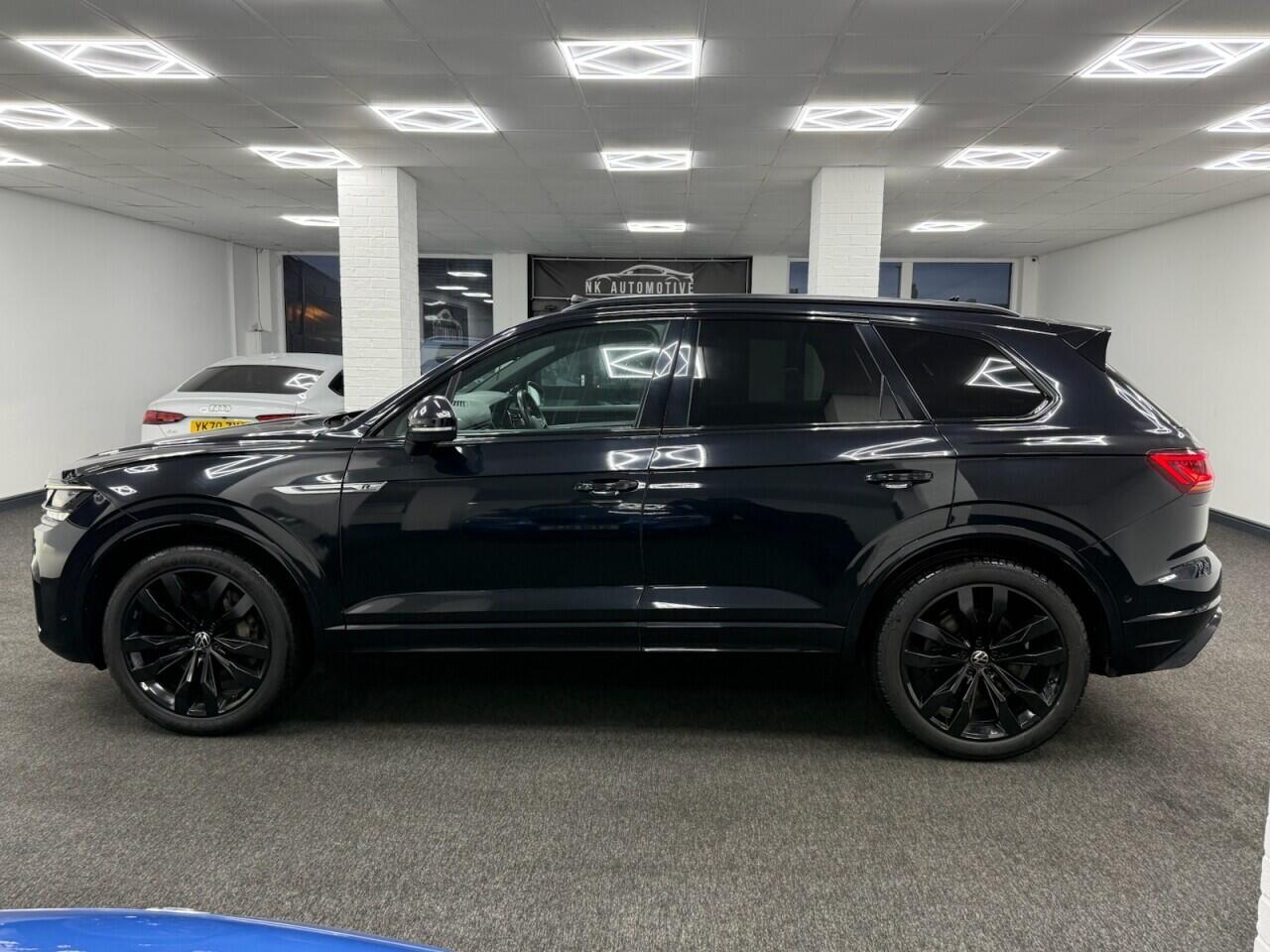 Volkswagen Touareg - Image 9