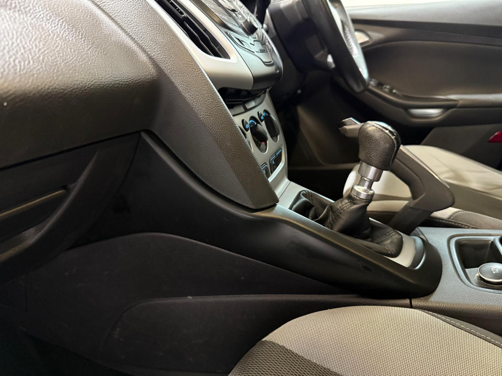 Ford Focus - Image 34