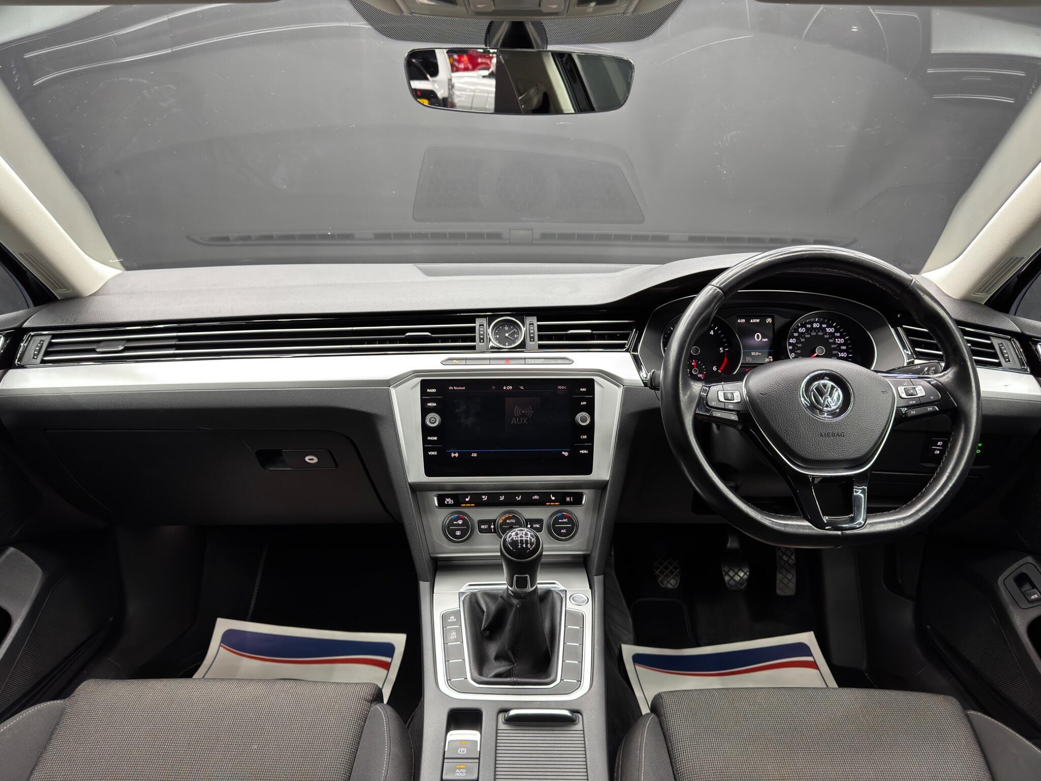 Volkswagen Passat - Image 10