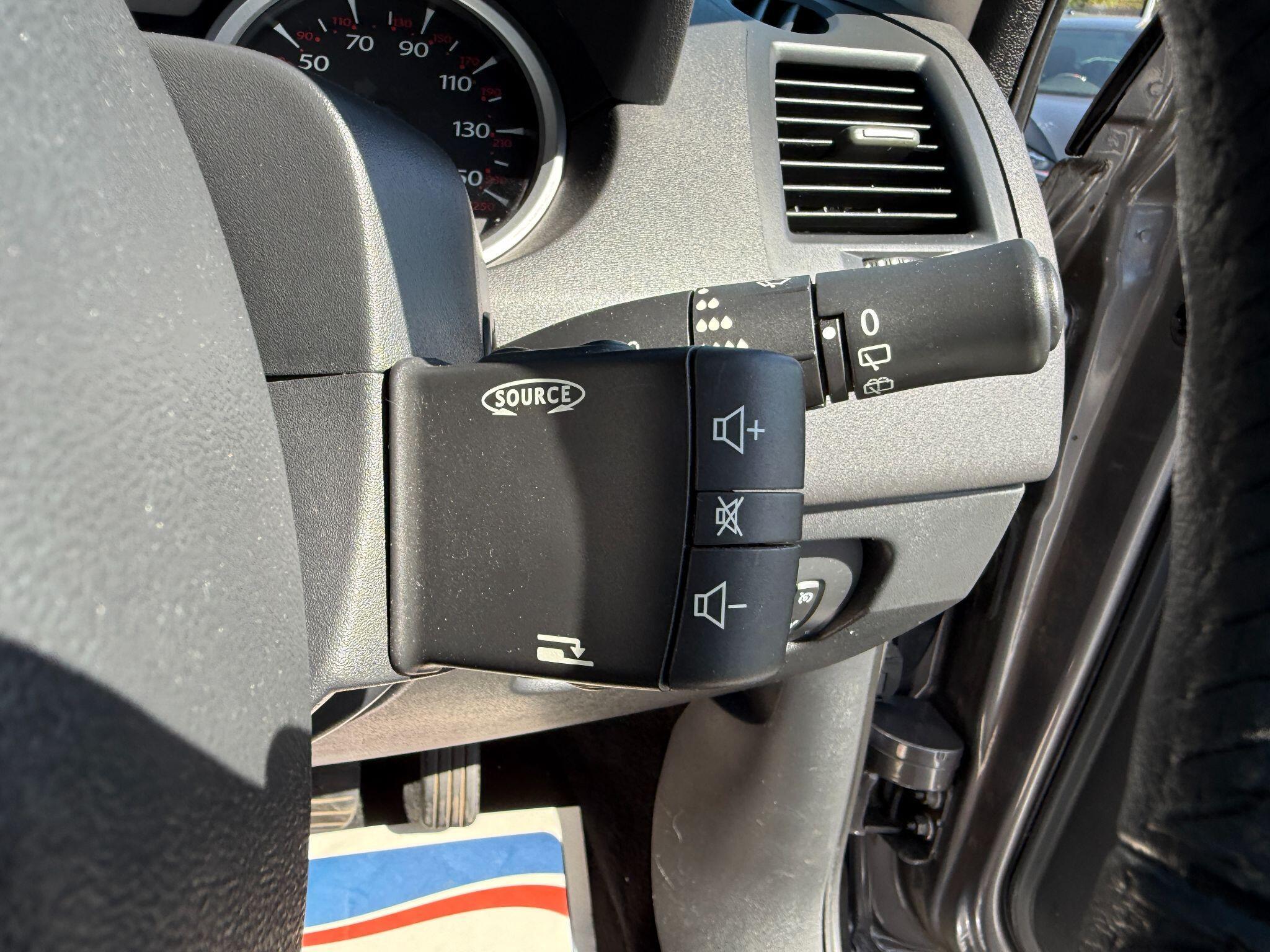 Renault Megane - Image 47