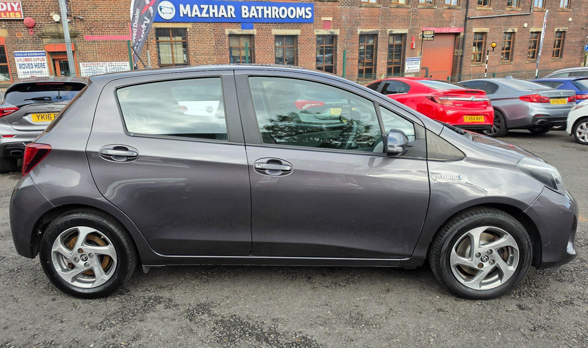 Toyota Yaris - Image 8
