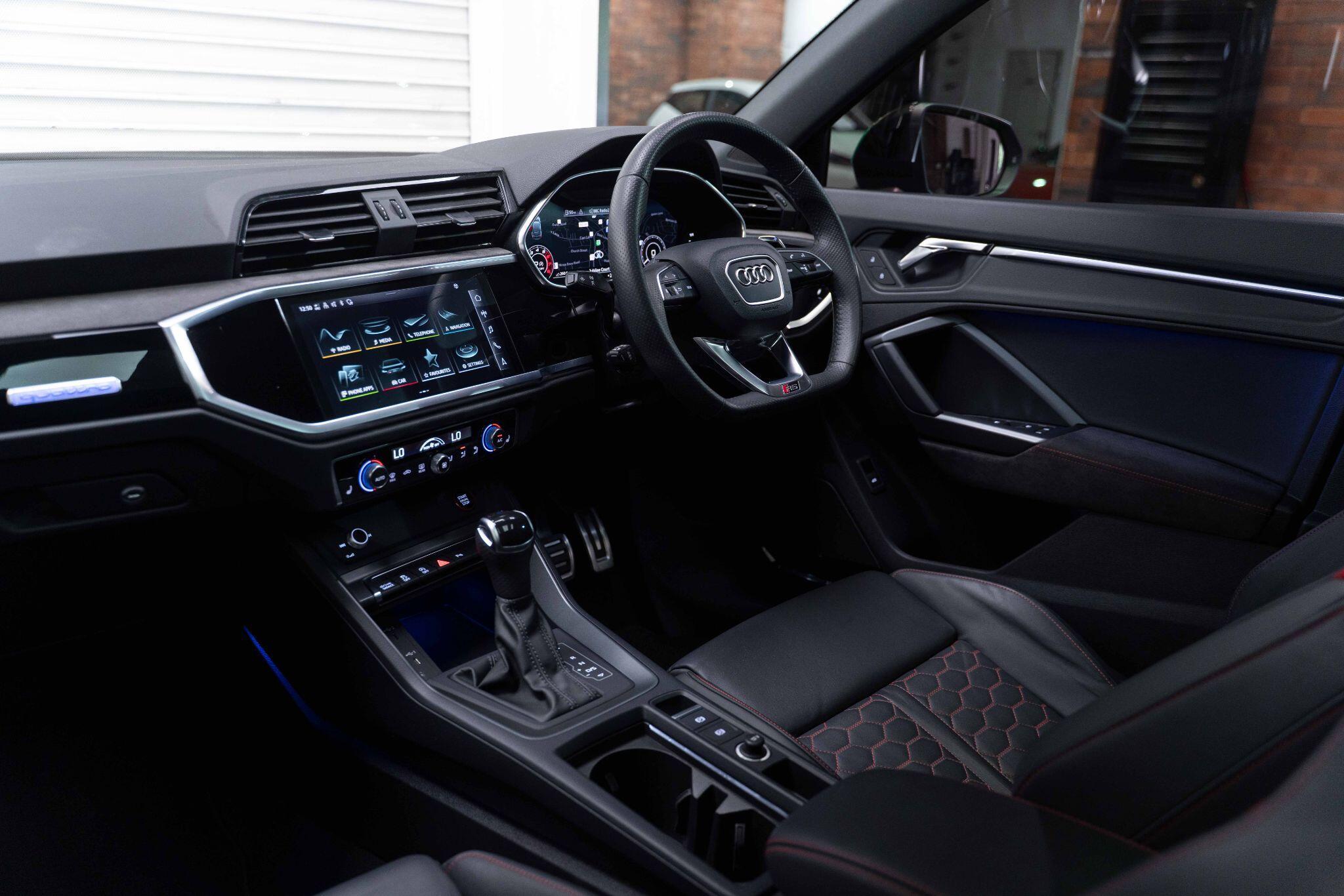Audi RS Q3 - Image 14