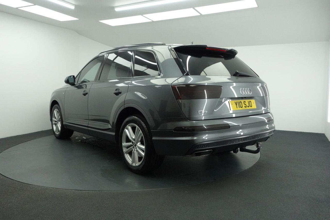 Audi Q7 - Image 10