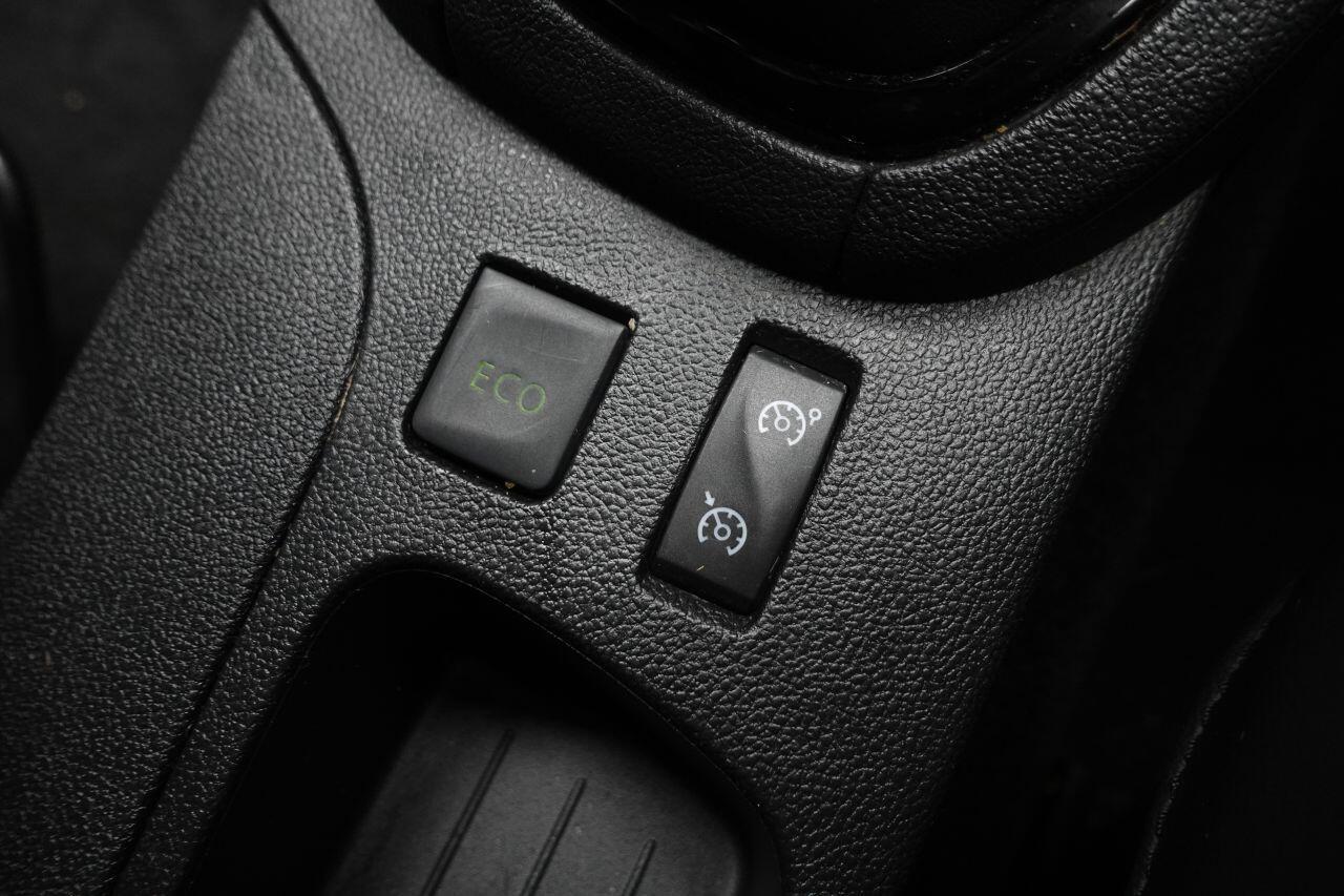 Renault Clio - Image 49