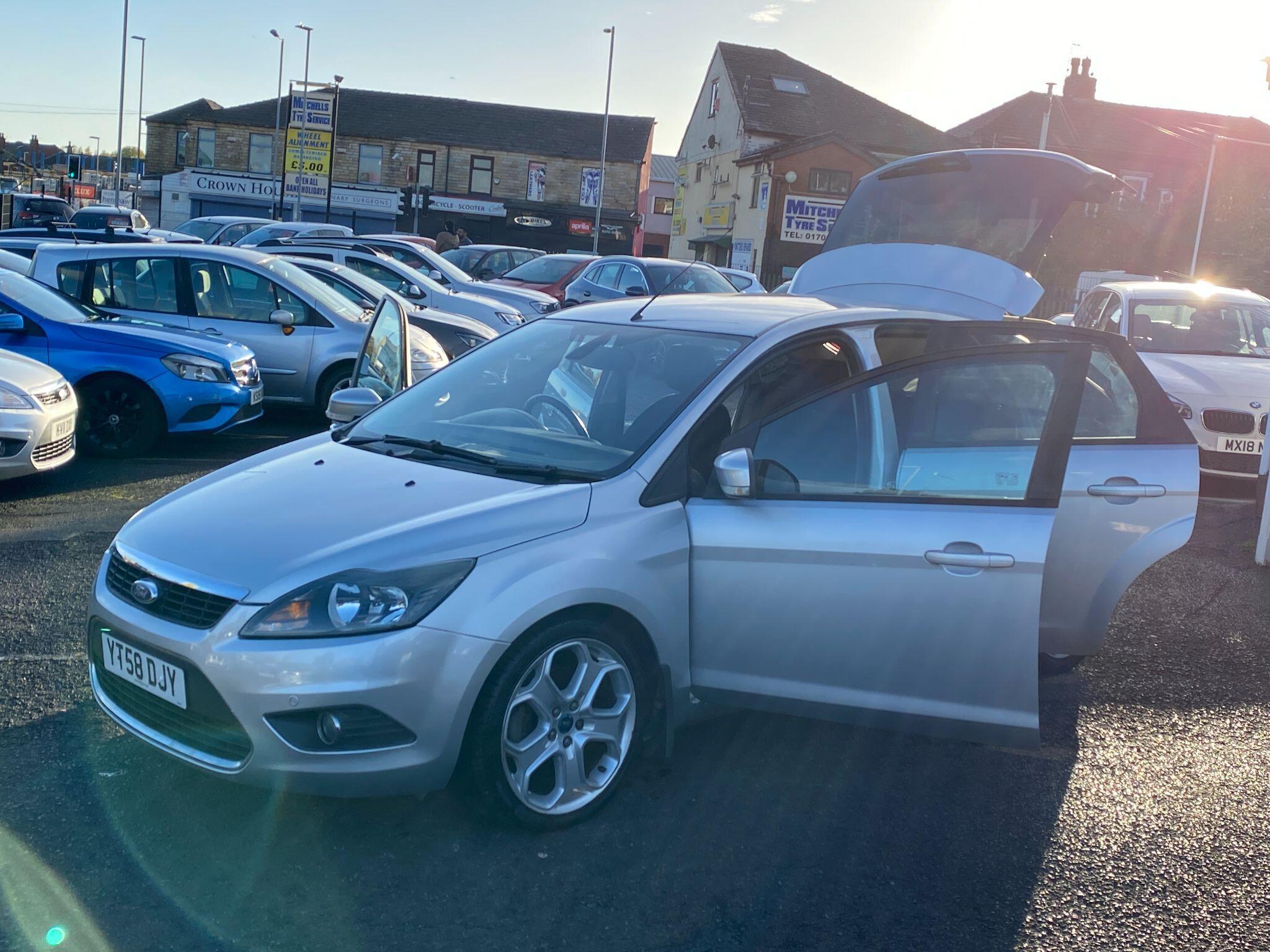 Ford Focus - Image 17