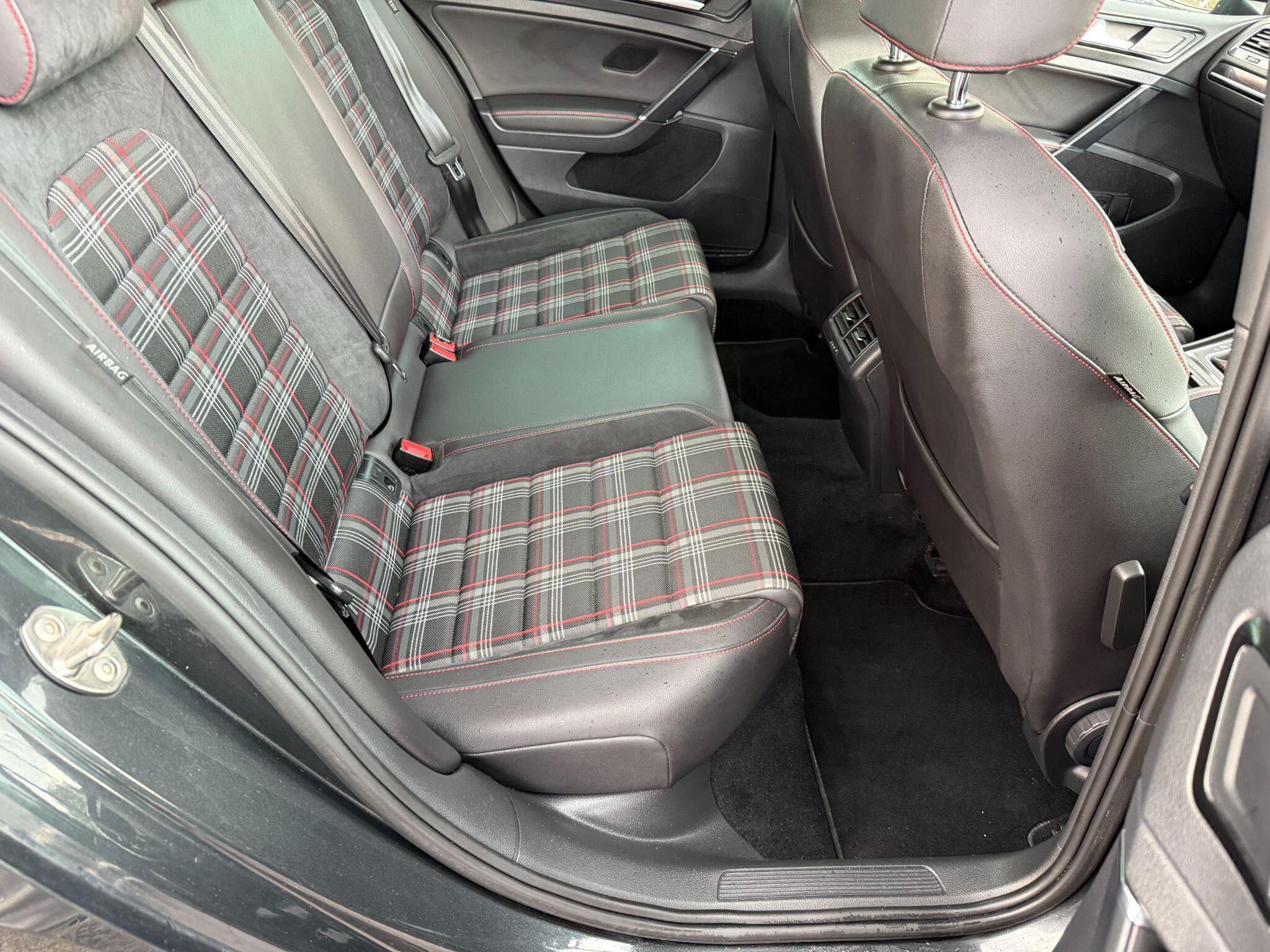 Volkswagen Golf - Image 31