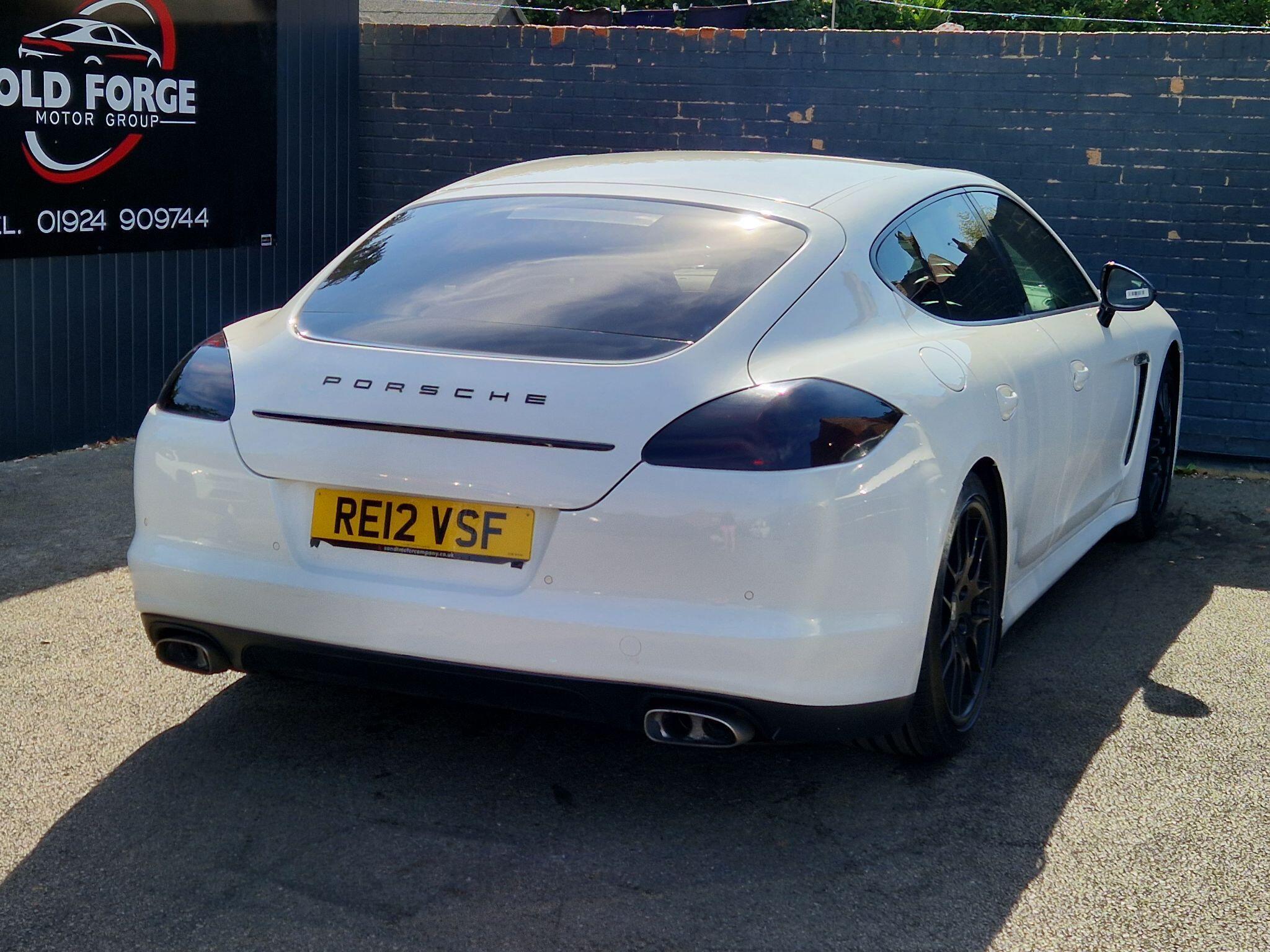 Porsche Panamera - Image 10