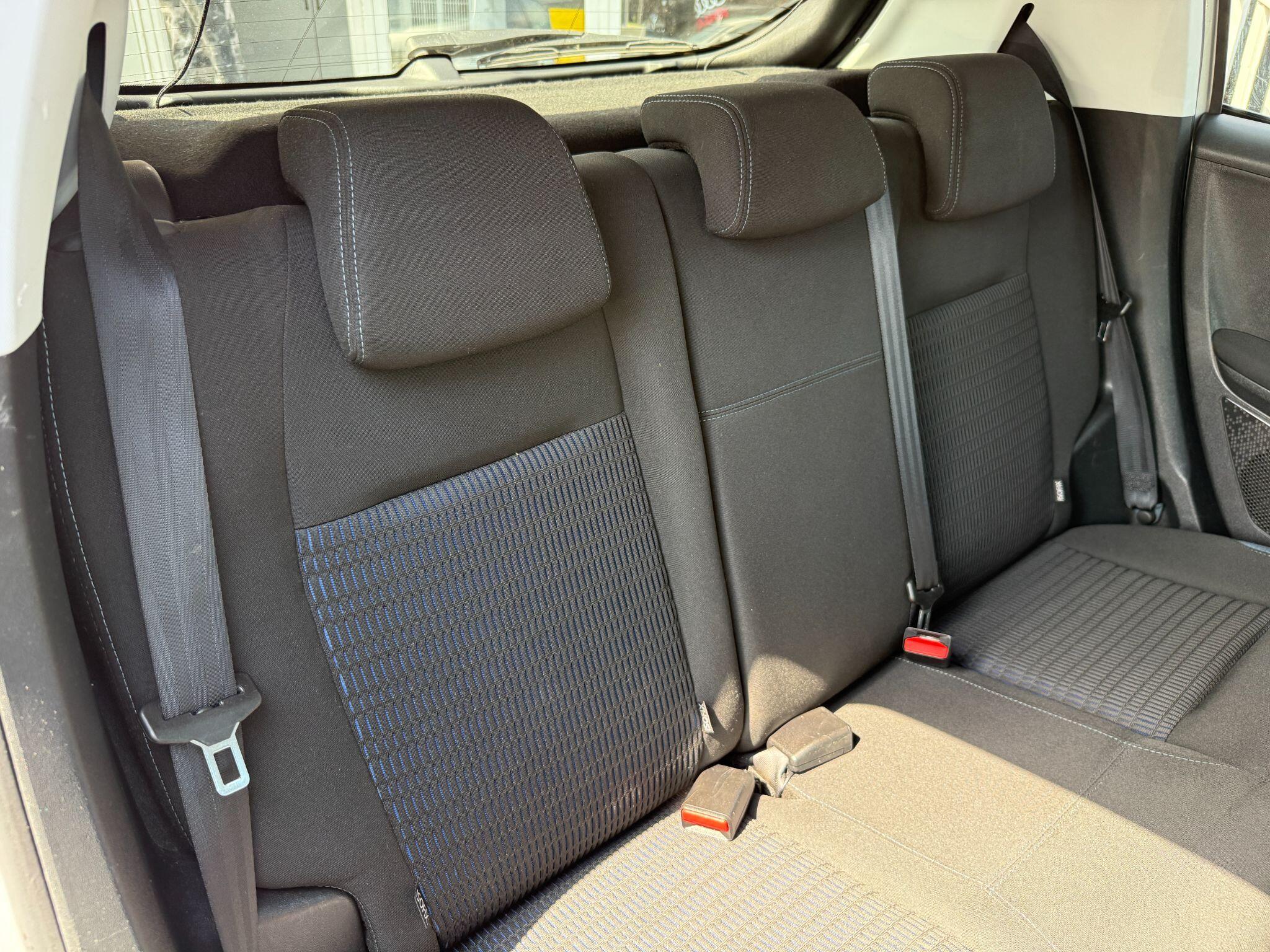 Peugeot 208 - Image 4