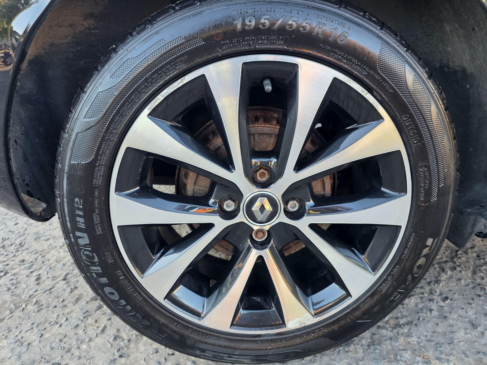 Renault Clio - Image 40