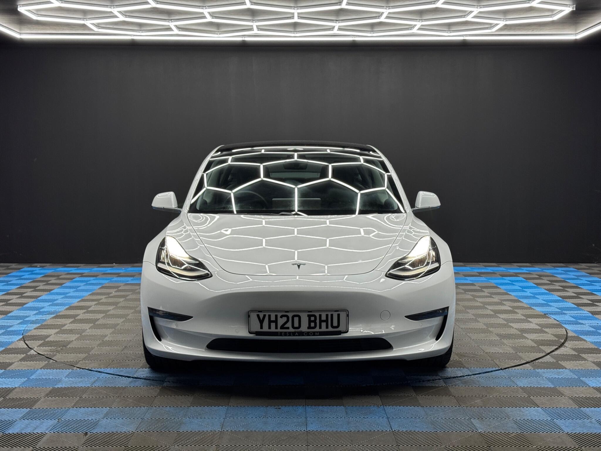 Tesla Model 3 - Image 2