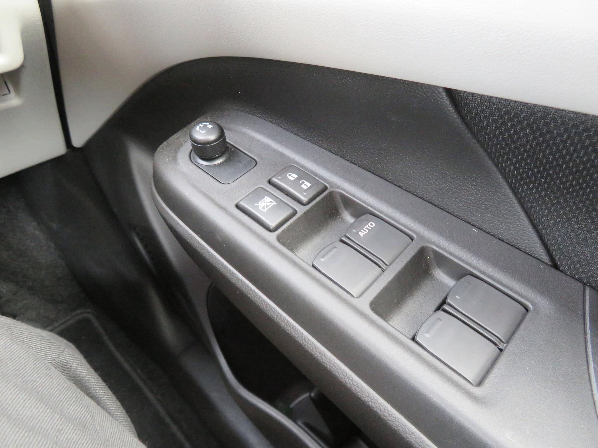 Suzuki Swift - Image 19