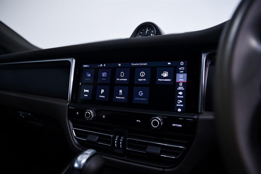 Porsche Macan - Image 30