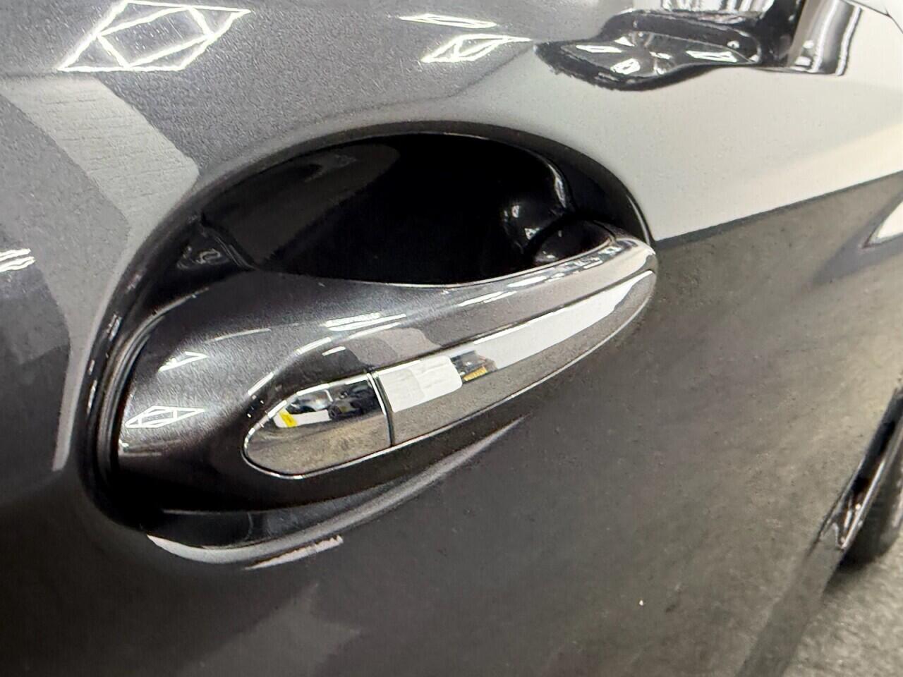 BMW 5 Series - Image 15