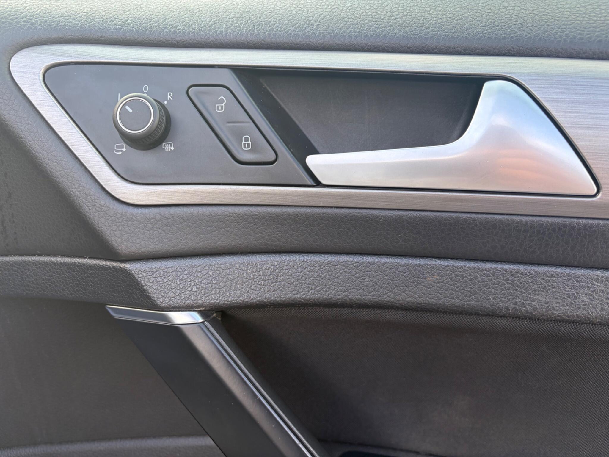 Volkswagen Golf - Image 26