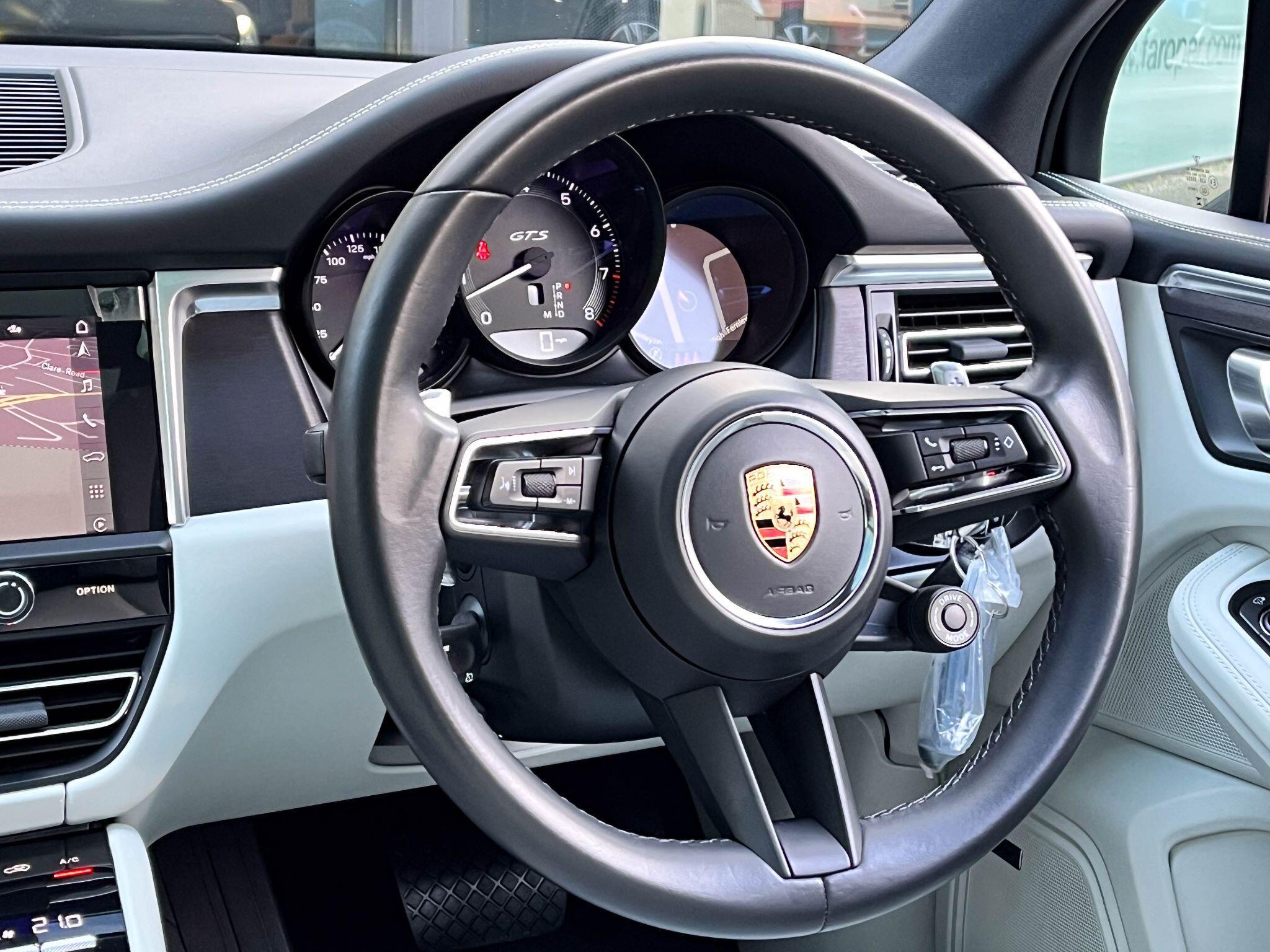 Porsche Macan - Image 17