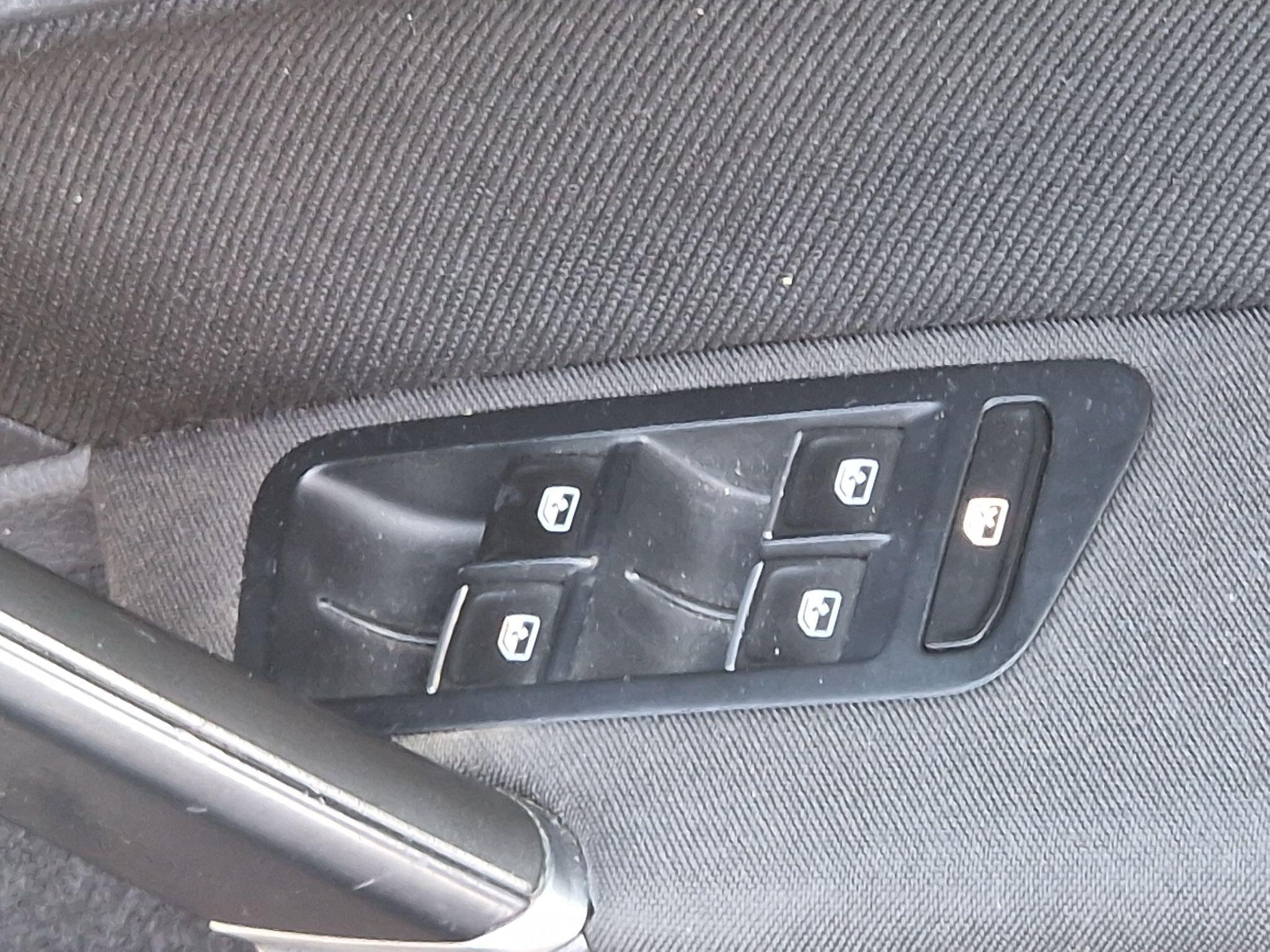 Volkswagen Golf - Image 32