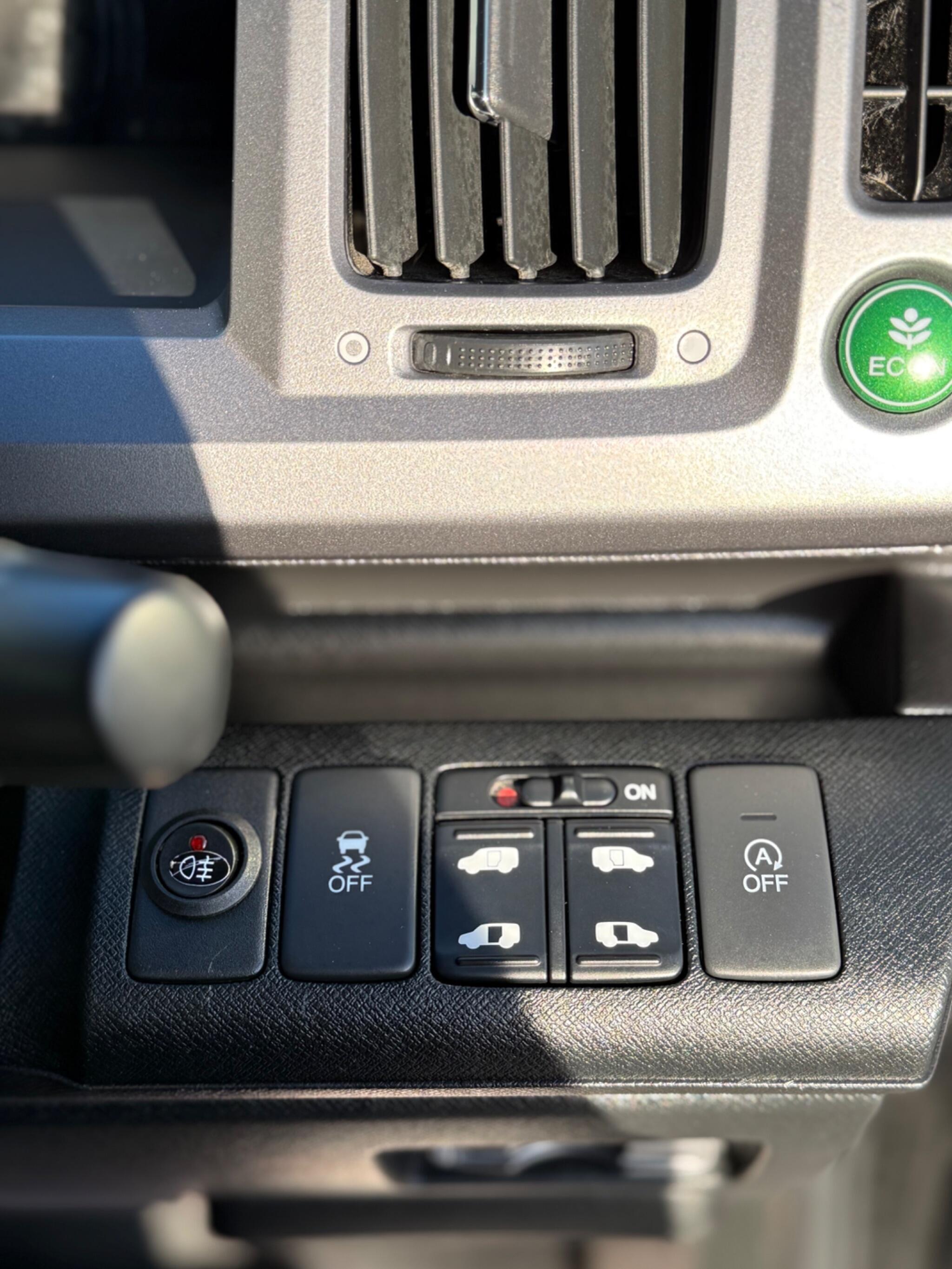 Honda Stepwagon - Image 37