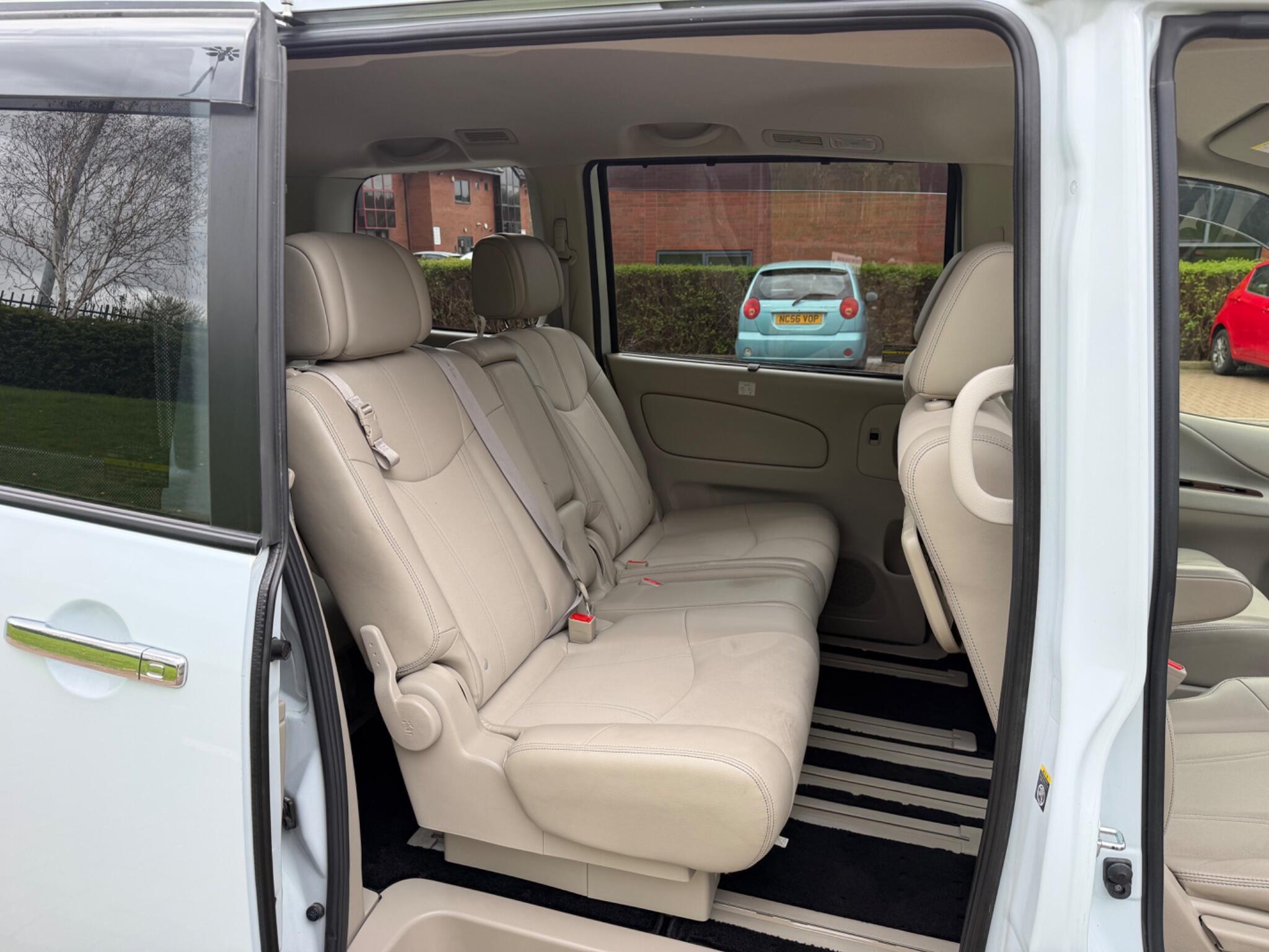 Nissan Serena - Image 35