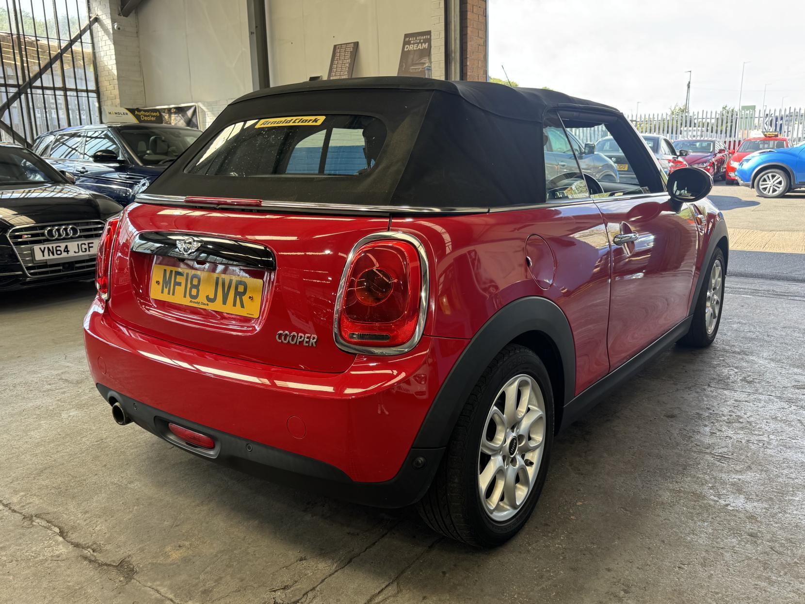 MINI Convertible - Image 8