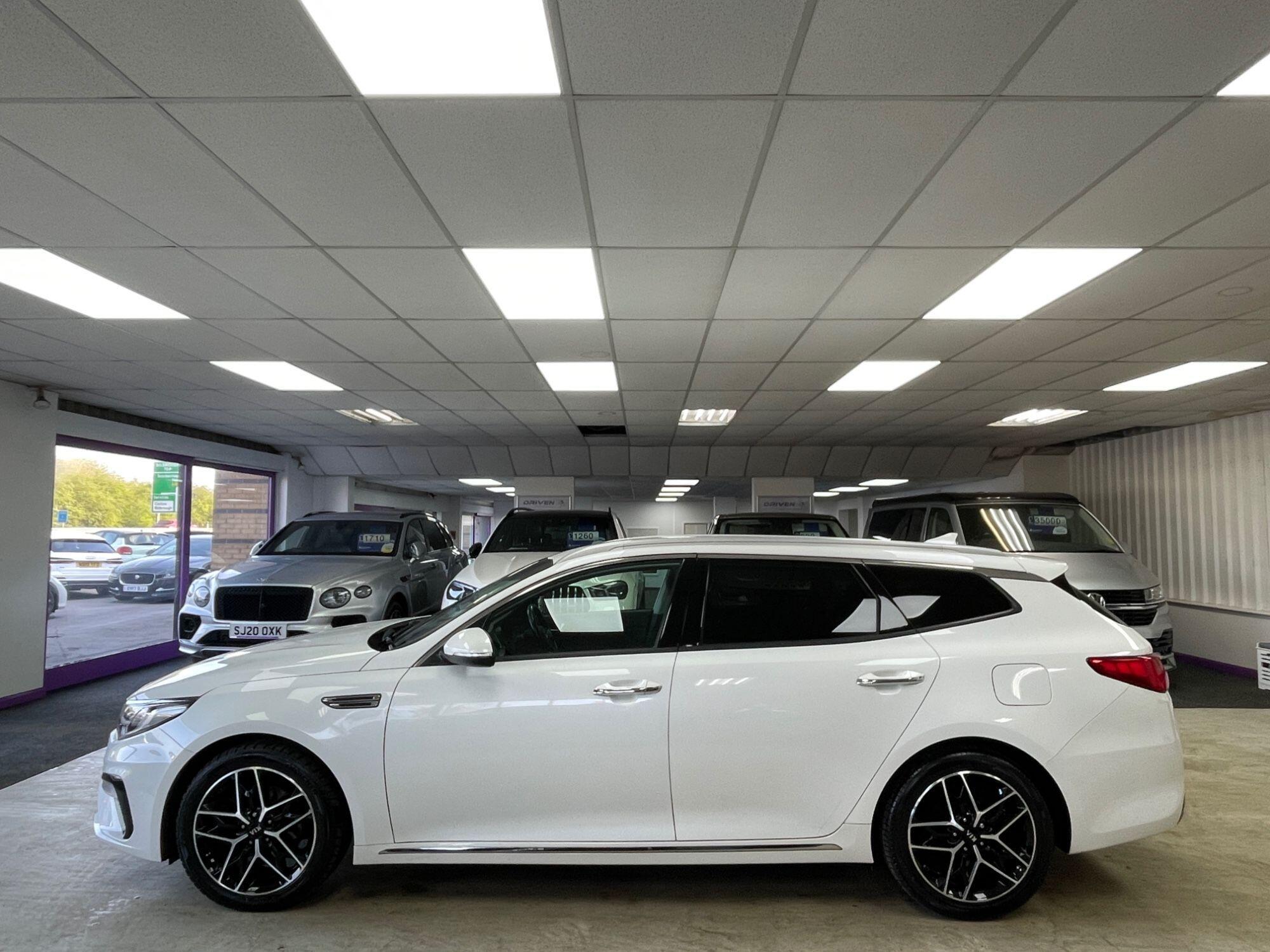 Kia Optima - Image 12