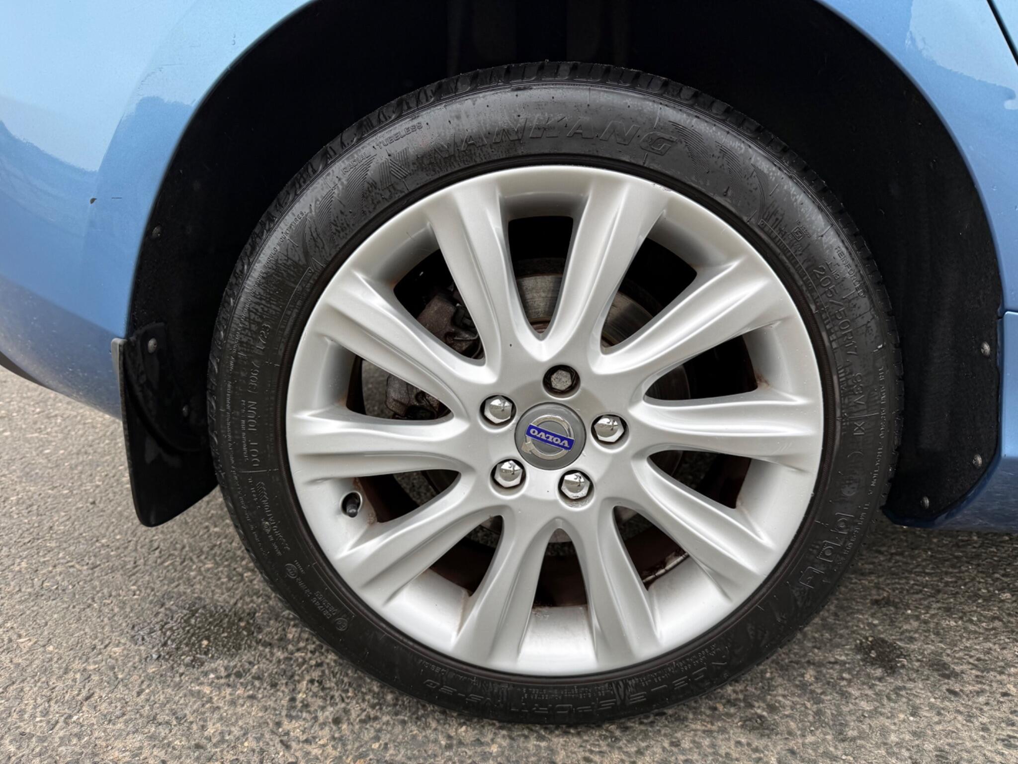 Volvo V40 - Image 8