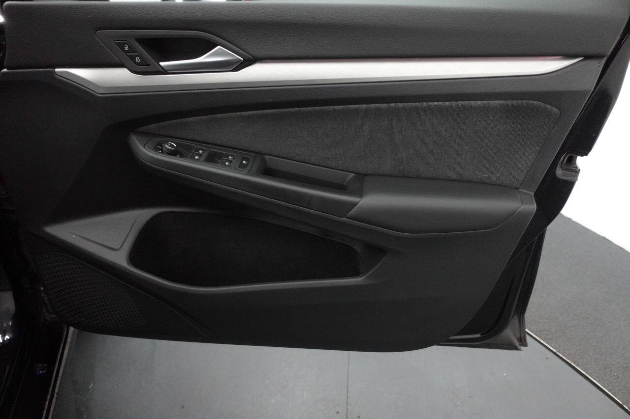 Volkswagen Golf - Image 17