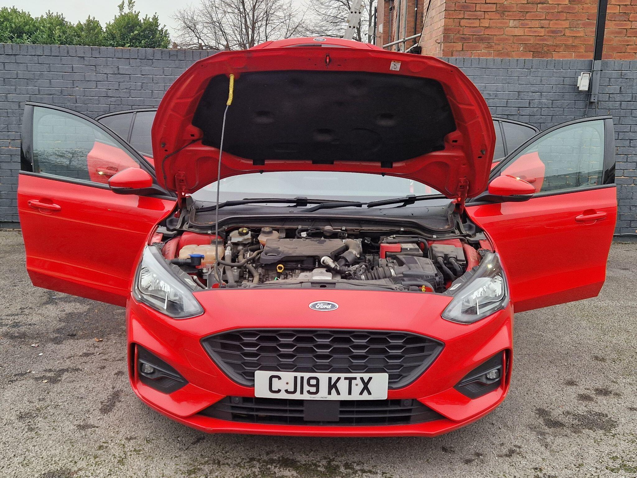 Ford Focus - Image 13