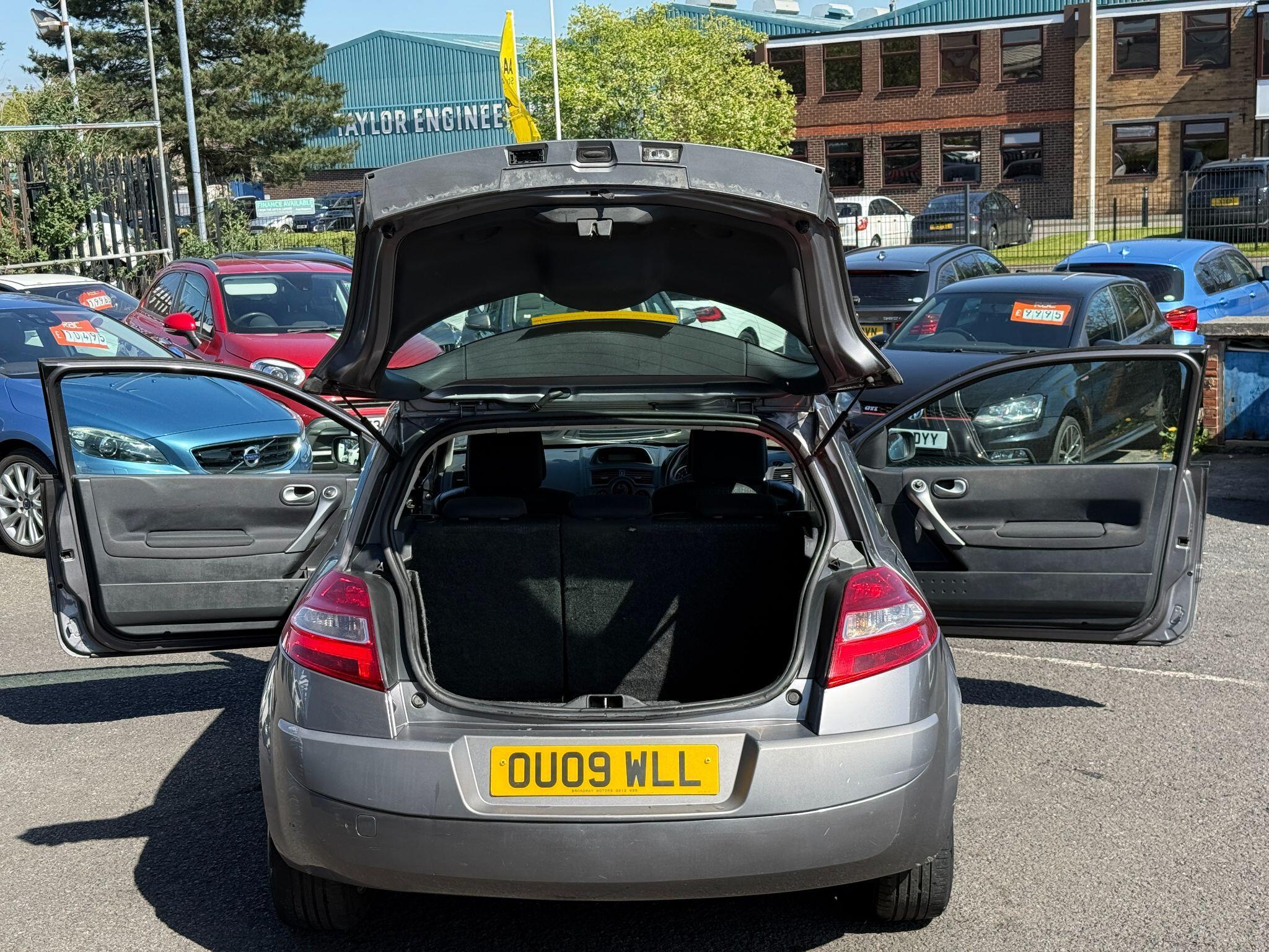 Renault Megane - Image 21