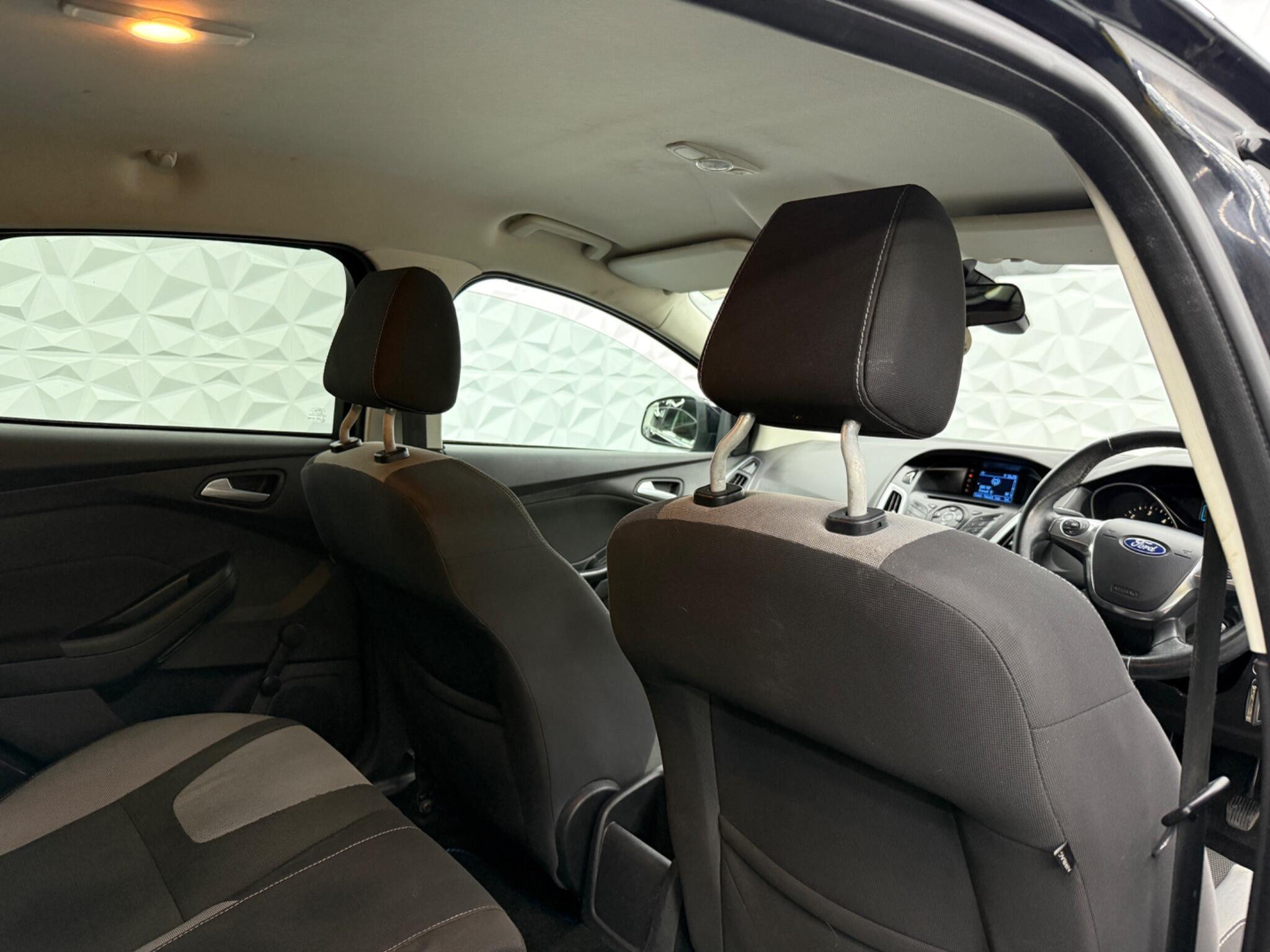 Ford Focus - Image 22