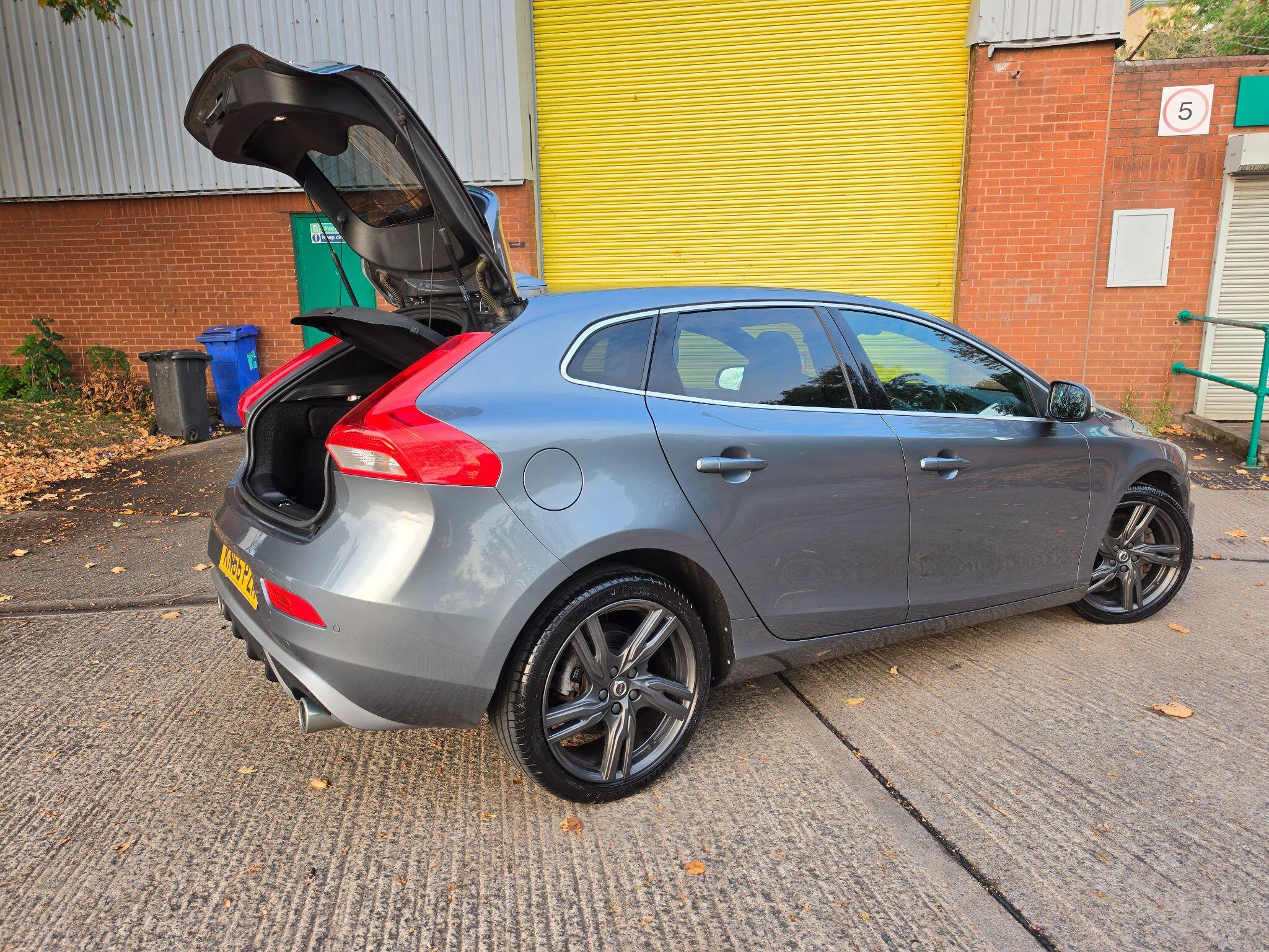 Volvo V40 - Image 14