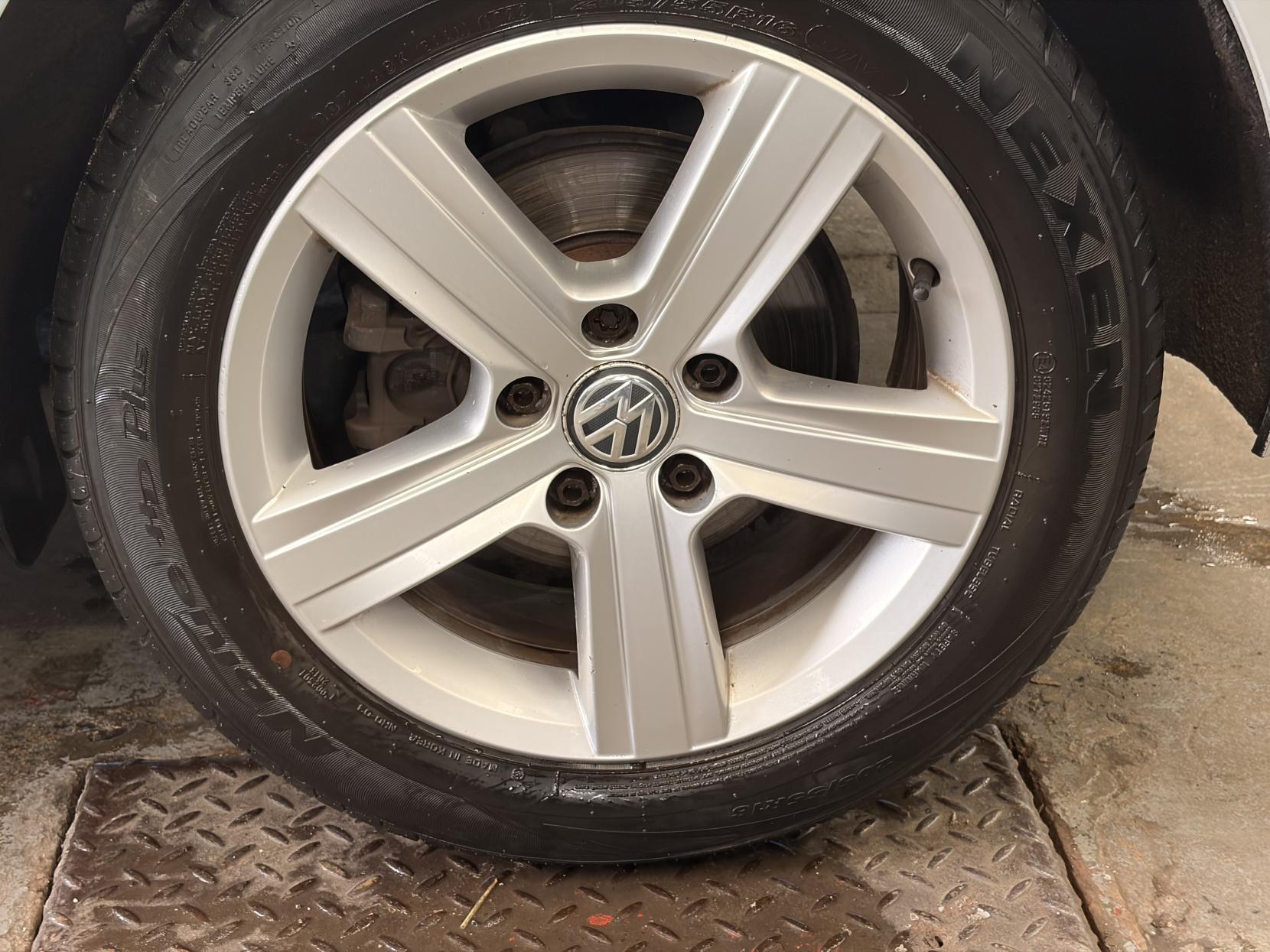 Volkswagen Golf - Image 18