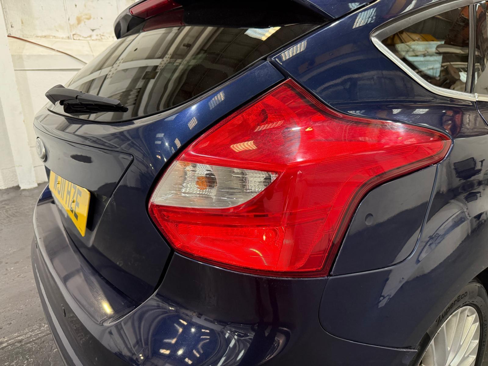 Ford Focus - Image 12