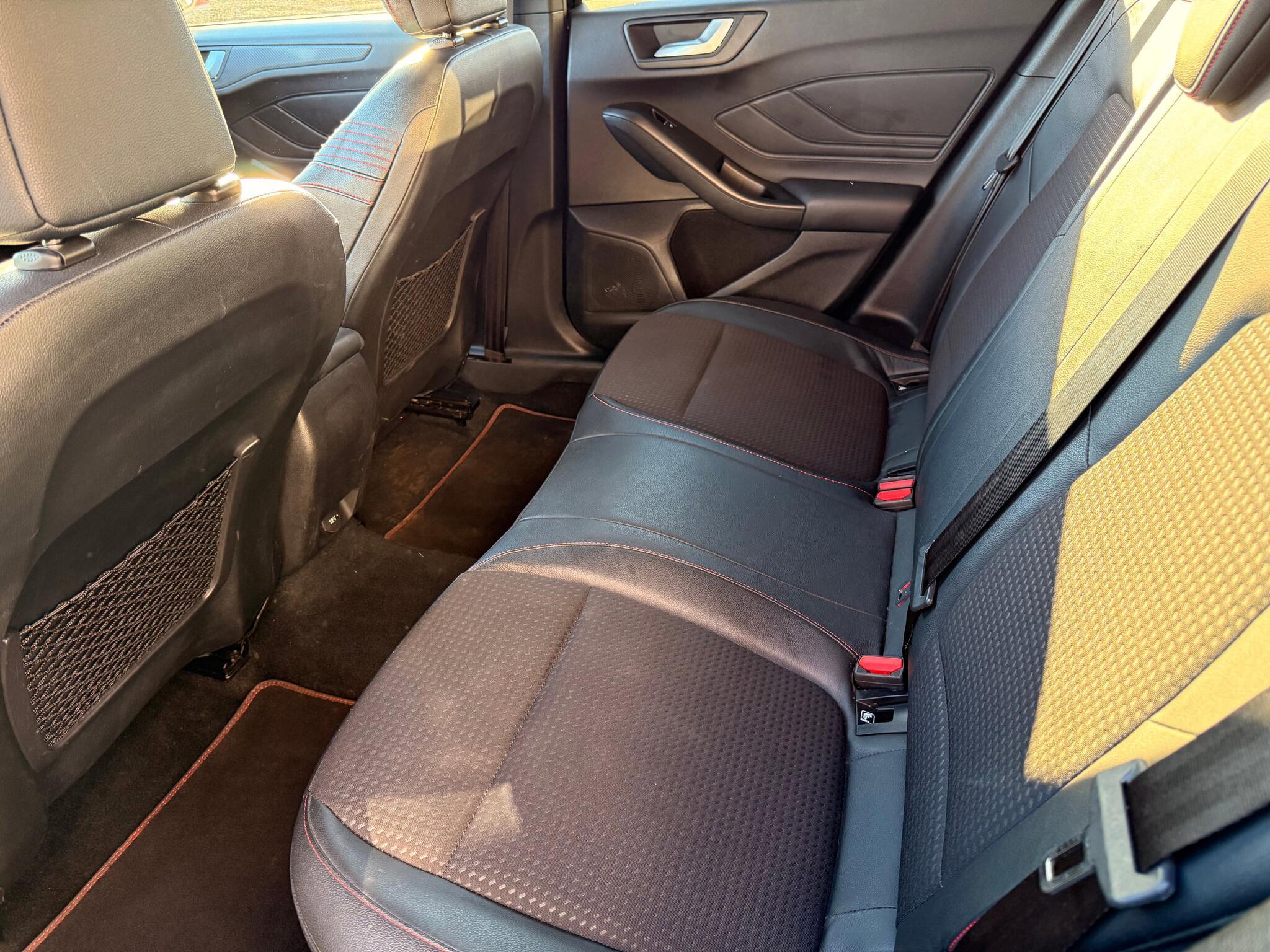 Ford Focus - Image 16