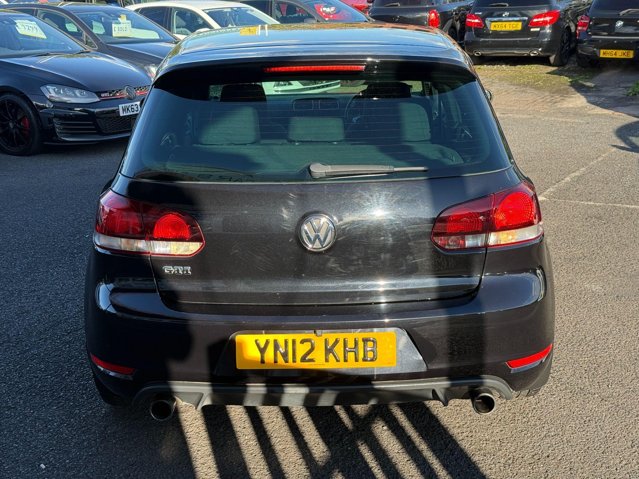 Volkswagen Golf - Image 18