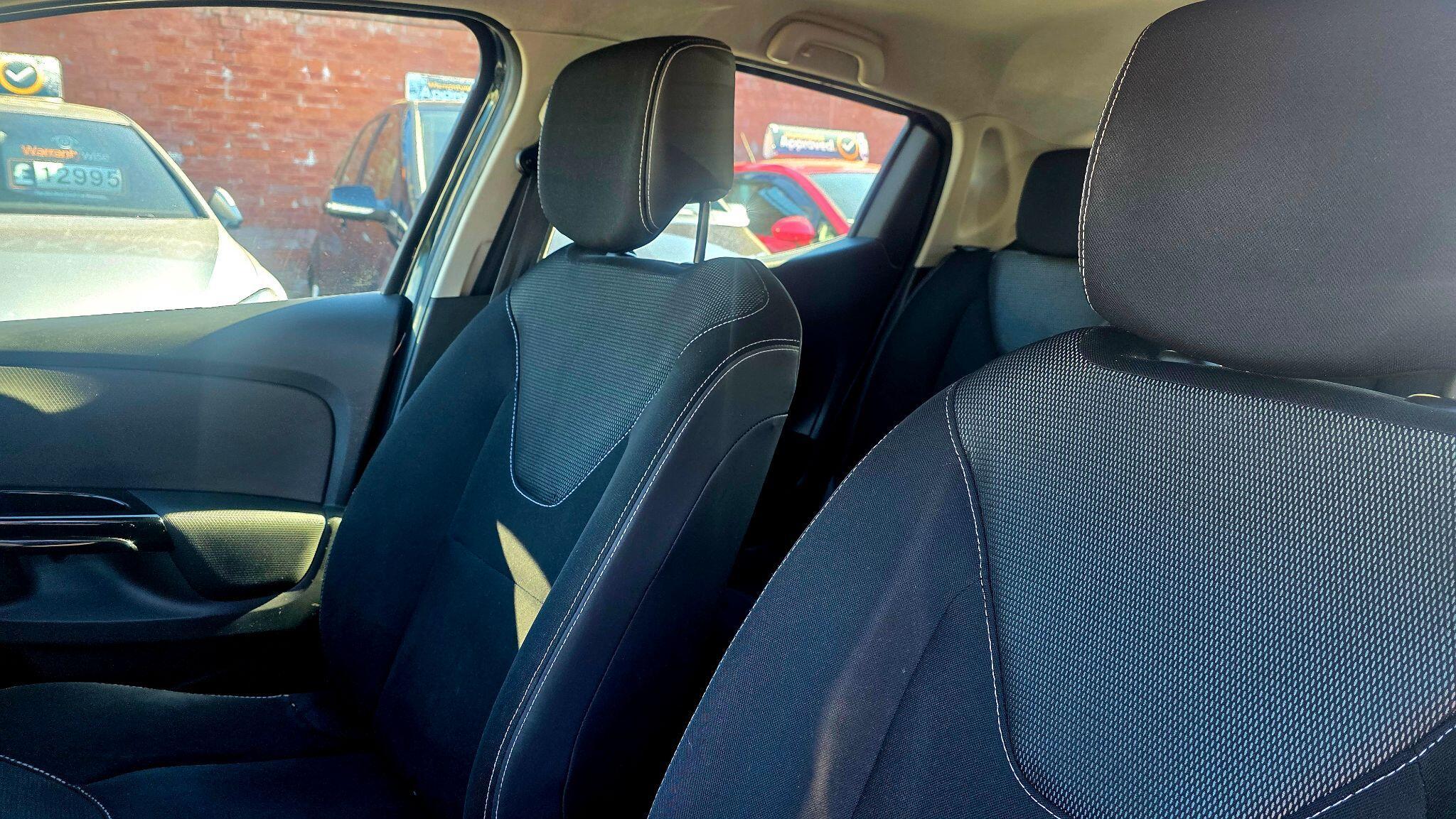 Renault Clio - Image 15